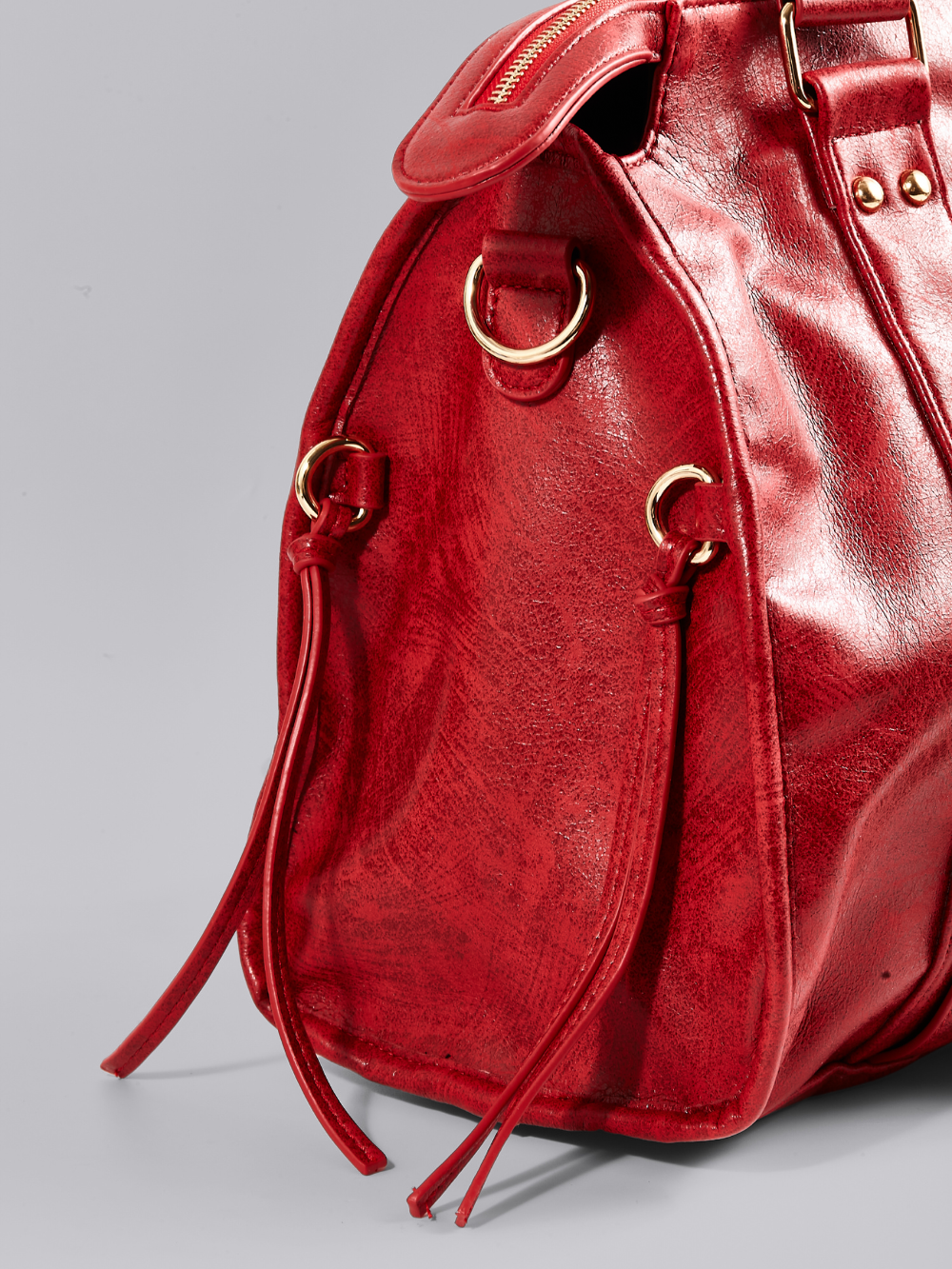 HANDBAG | STRUCTURED BOWLER BAG WITH ZIP POCKETS AND METAL DETAILS
