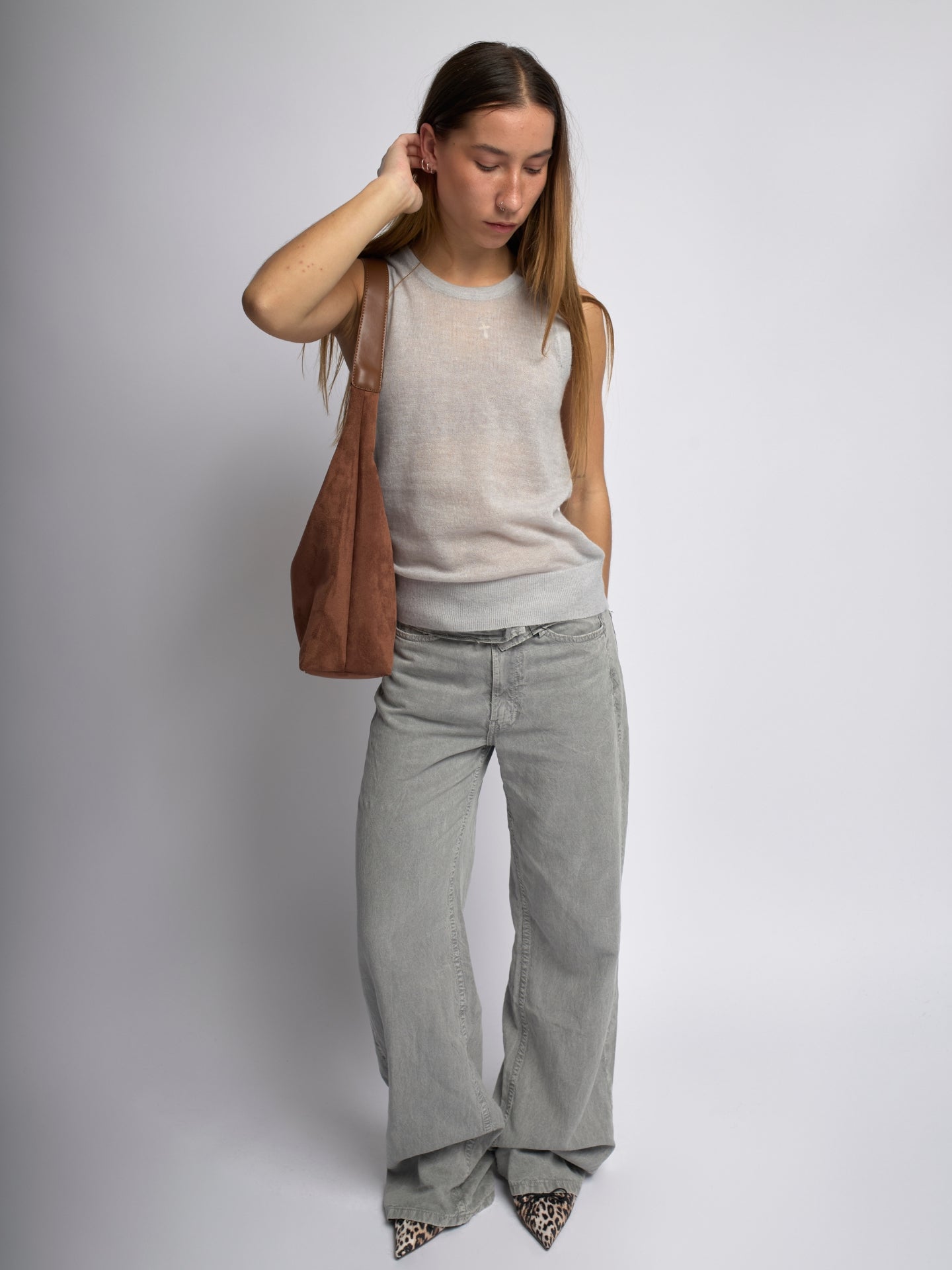 HANDBAG | SUEDE HOBO BAG WITH MINIMALIST DESIGN AND SINGLE STRAP