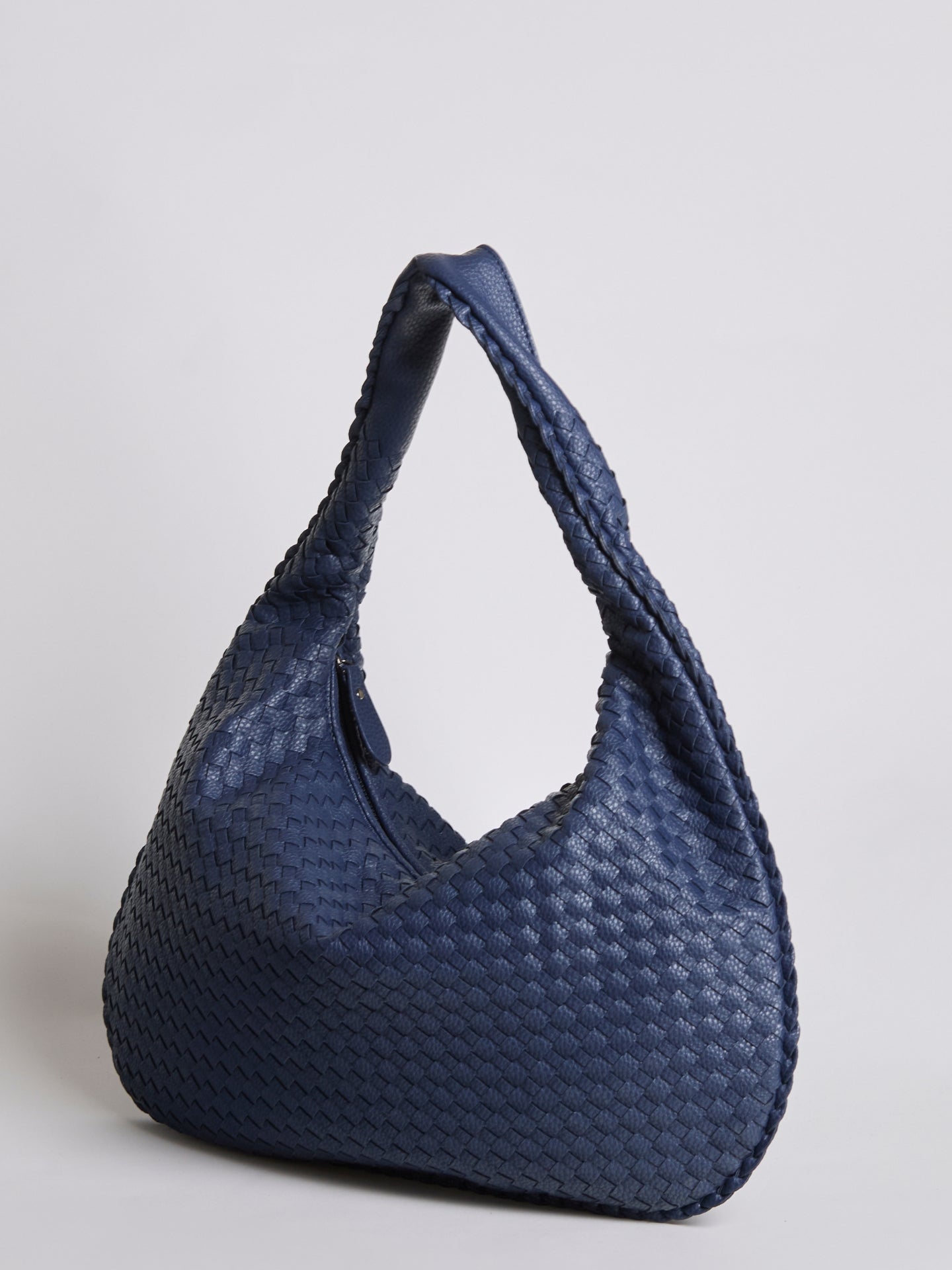 HANDBAG | WOVEN LEATHER HOBO BAG WITH SOFT STRUCTURE