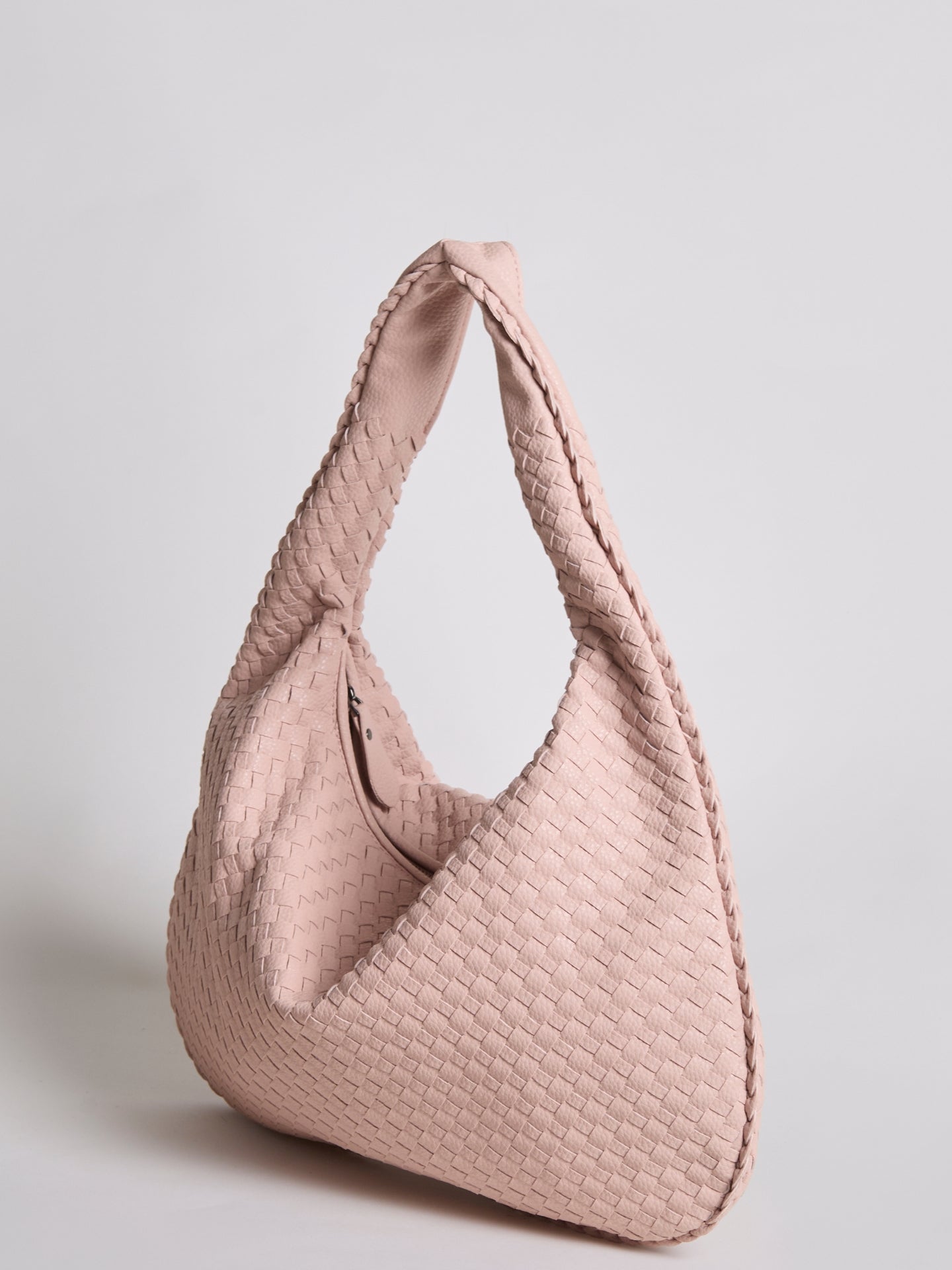 HANDBAG | WOVEN LEATHER HOBO BAG WITH SOFT STRUCTURE