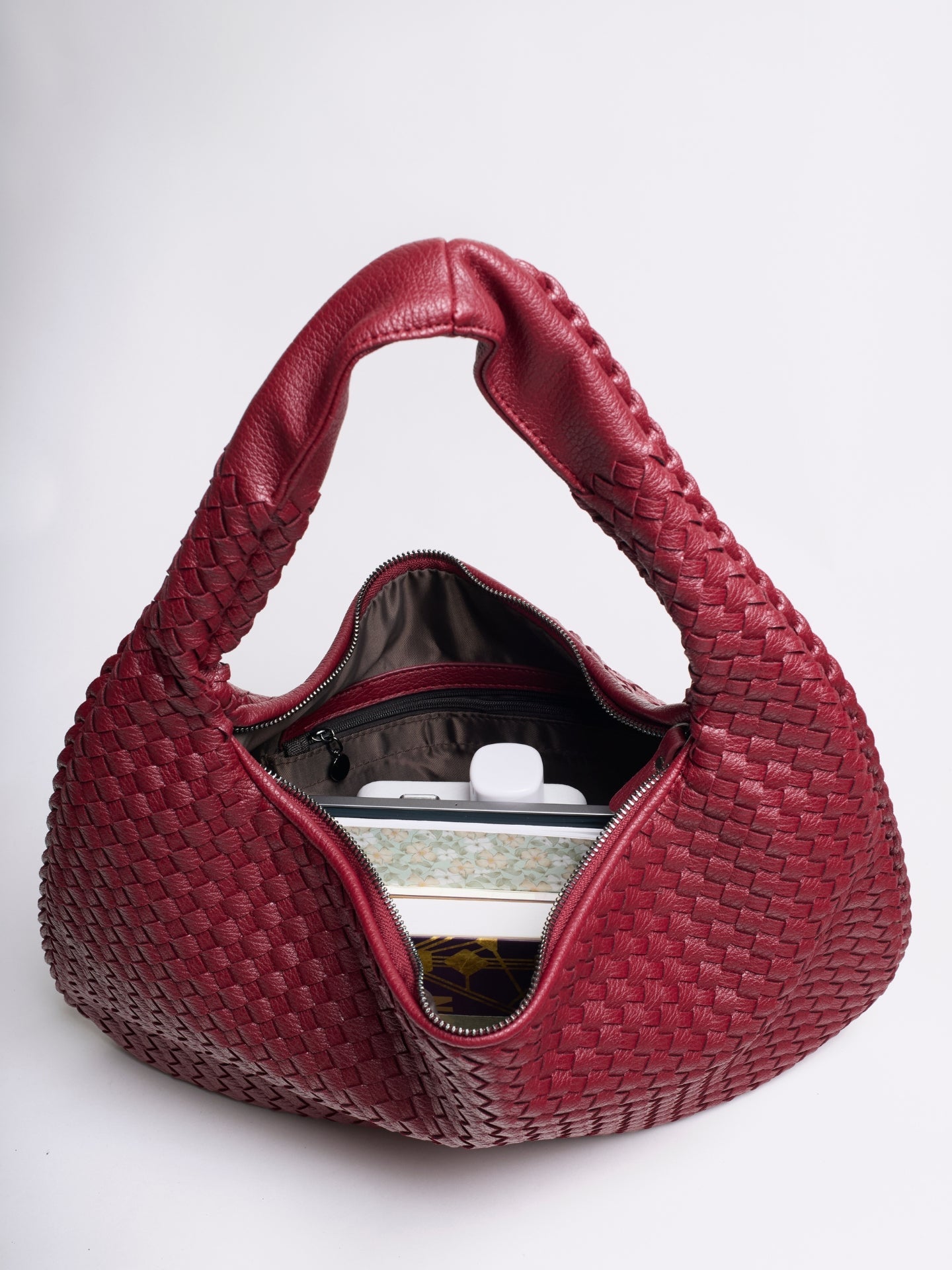 HANDBAG | WOVEN LEATHER HOBO BAG WITH SOFT STRUCTURE