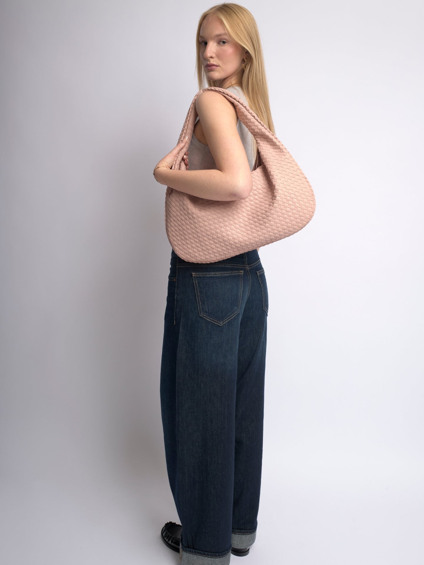 HANDBAG | WOVEN LEATHER HOBO BAG WITH SOFT STRUCTURE