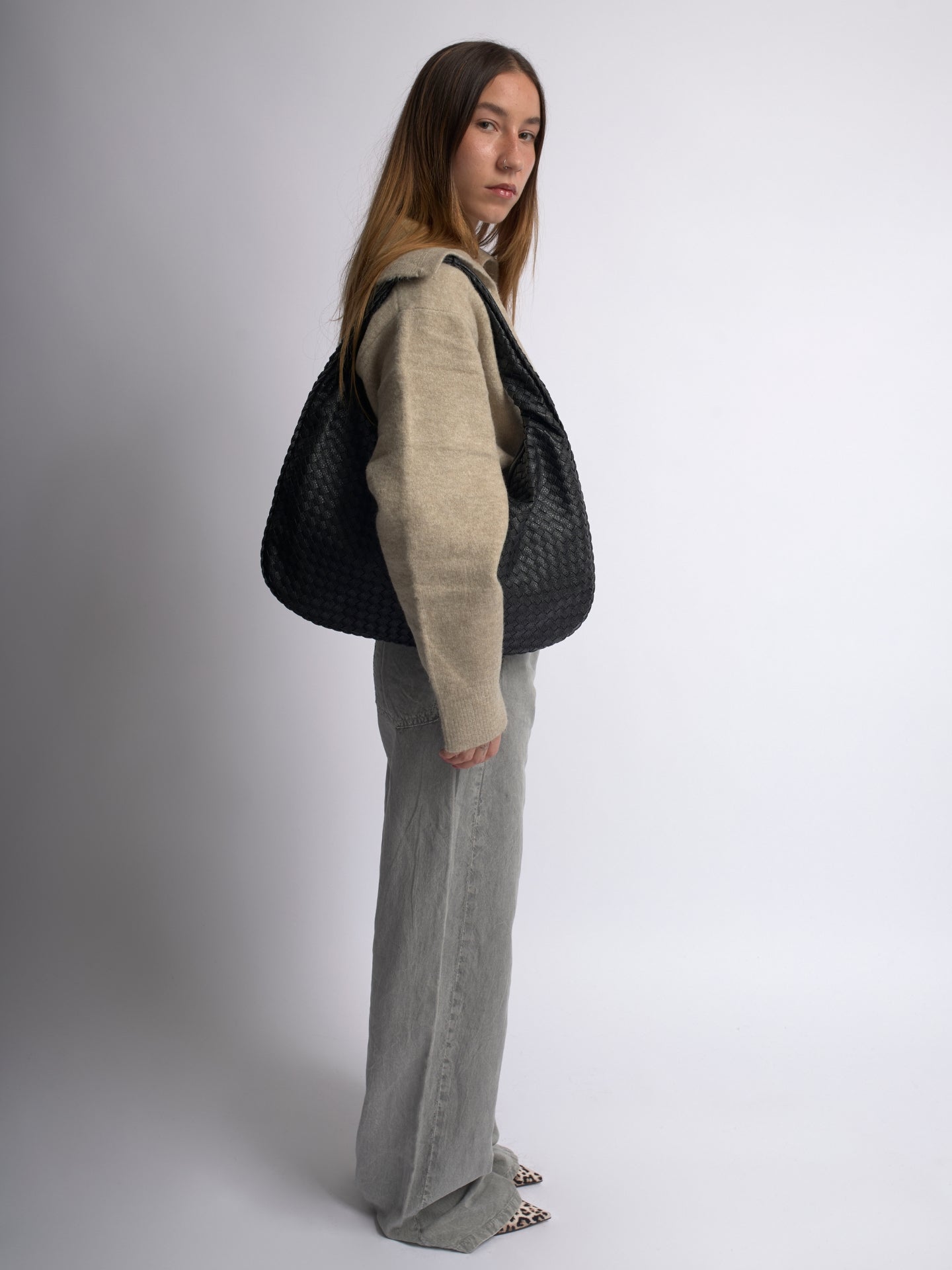 HANDBAG | WOVEN LEATHER HOBO BAG WITH SOFT STRUCTURE