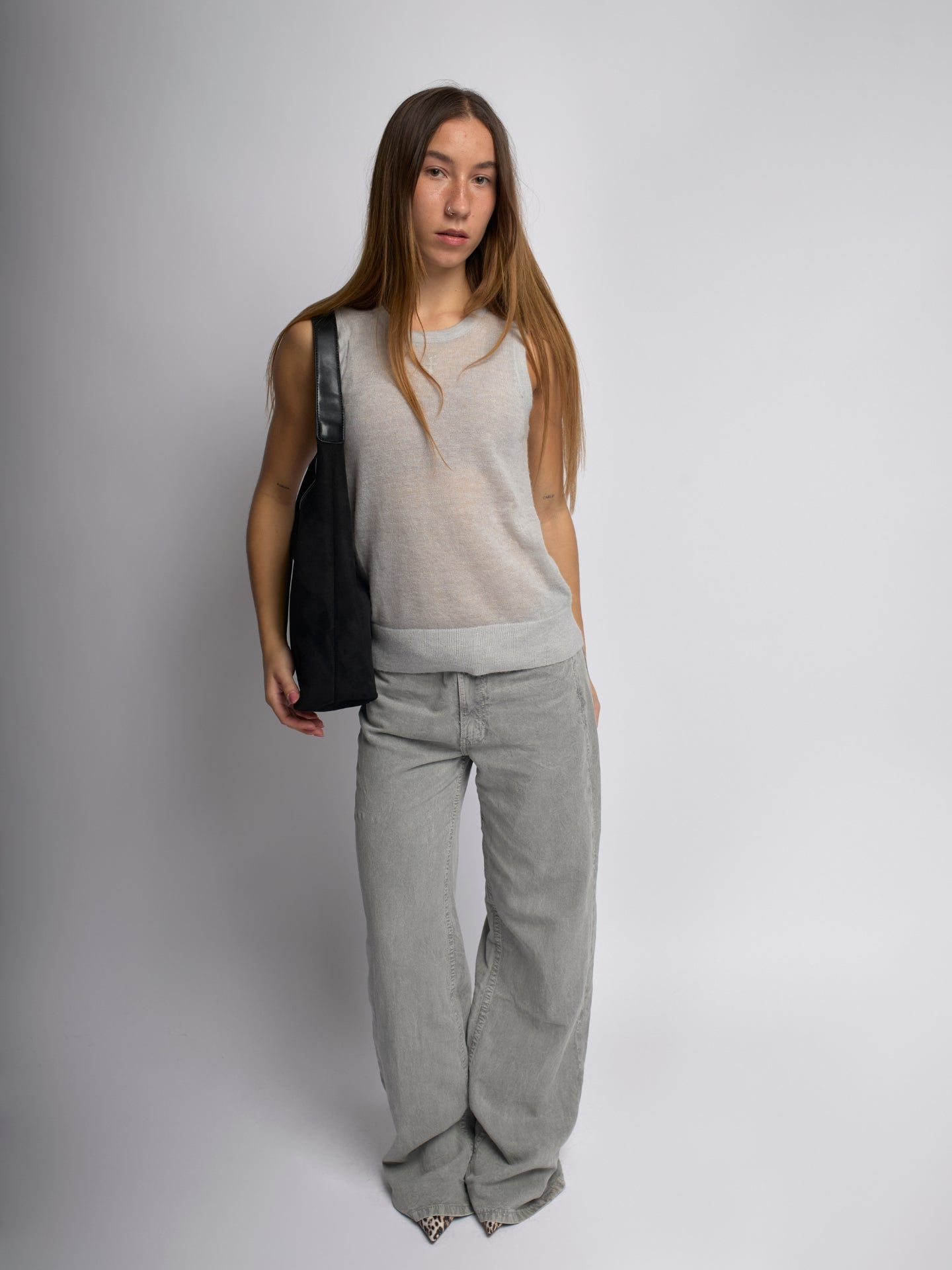 HANDBAG | SUEDE HOBO BAG WITH MINIMALIST DESIGN AND SINGLE STRAP
