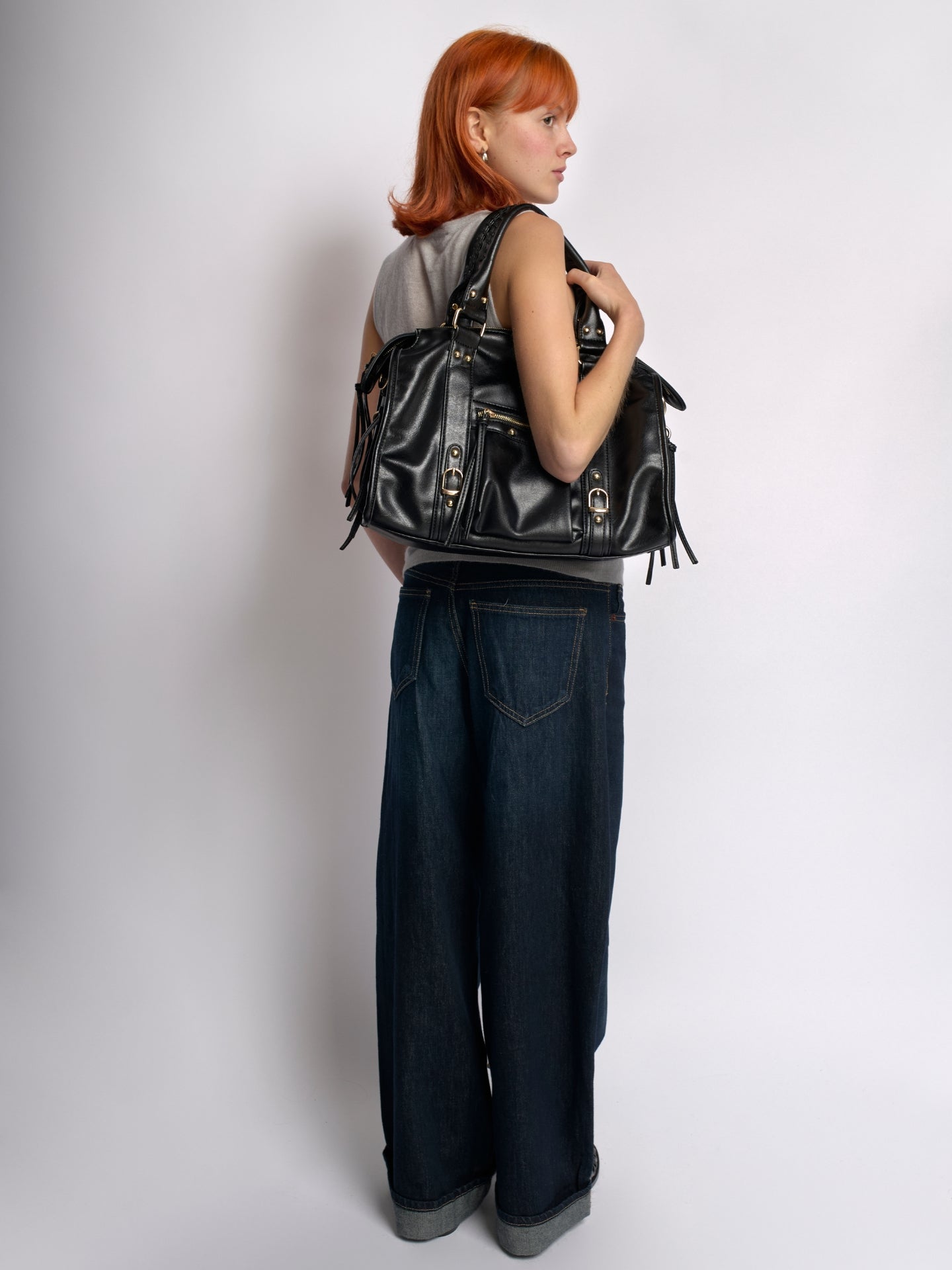 HANDBAG | STRUCTURED BOWLER BAG WITH ZIP POCKETS AND METAL DETAILS