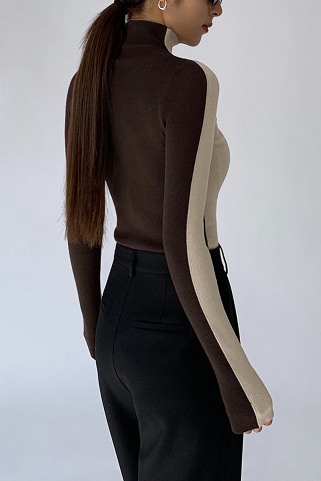 TWO TONE LONG SLEEVE KNITTED TOP
