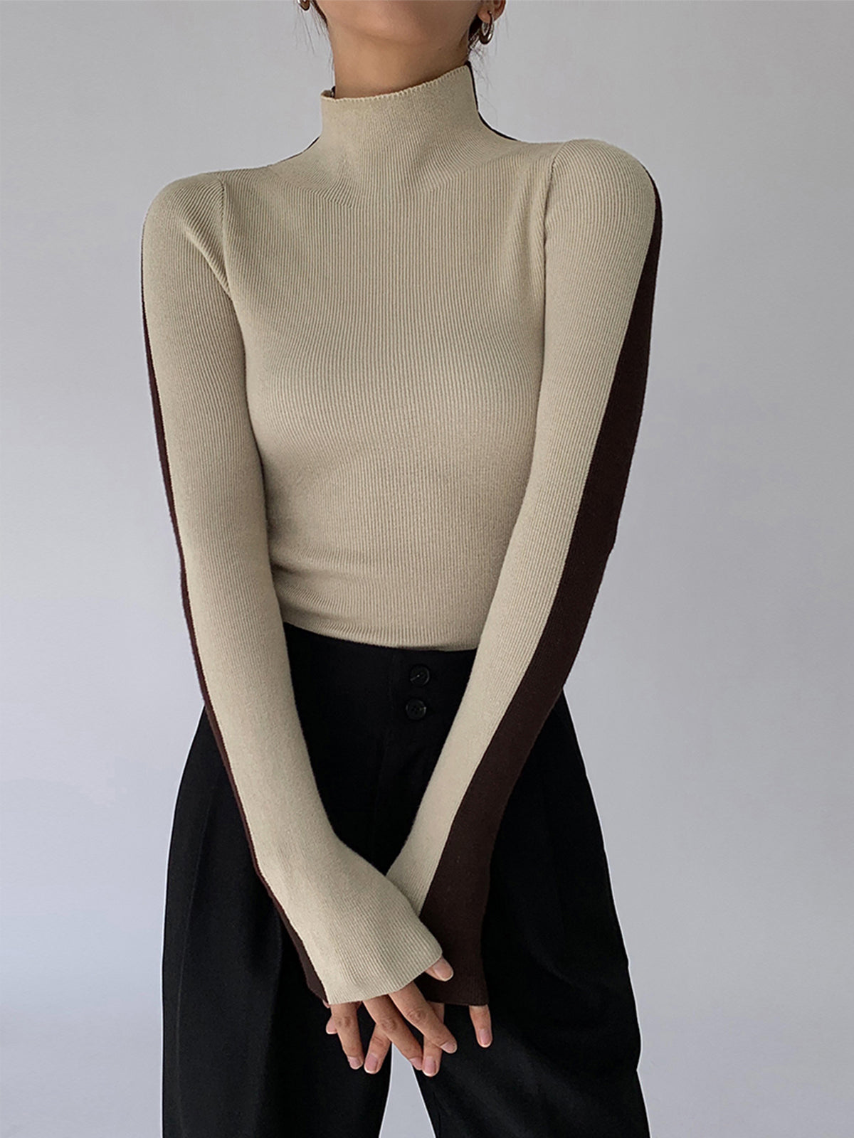 TWO TONE LONG SLEEVE KNITTED TOP