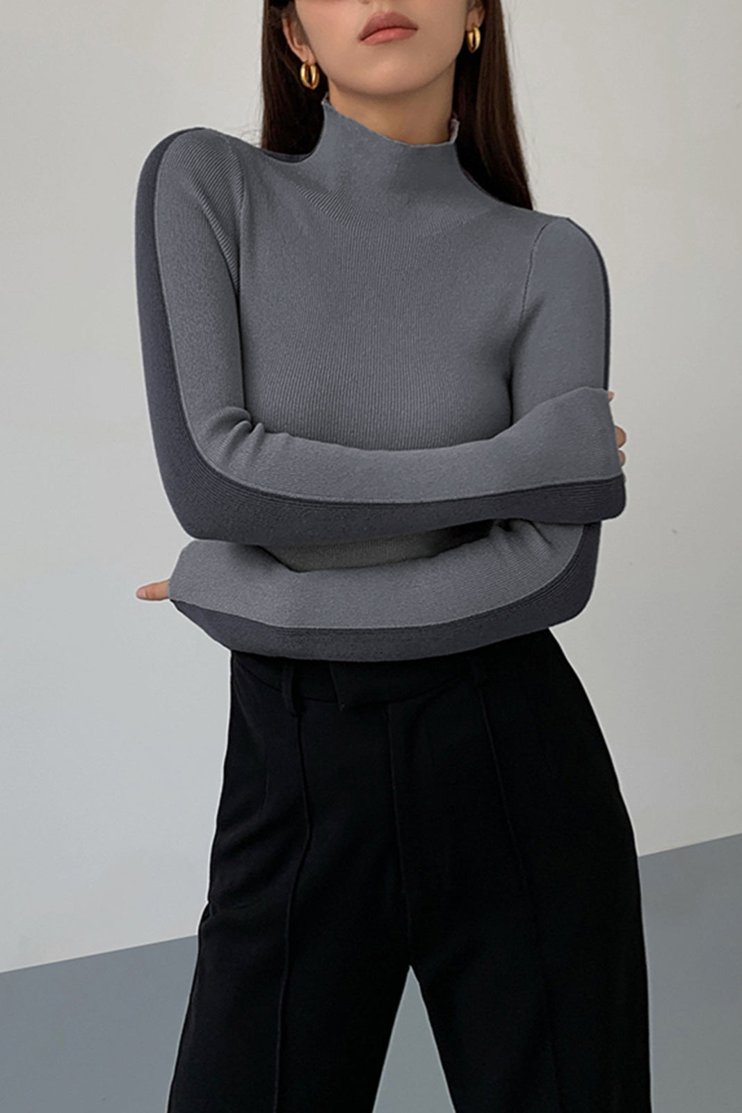 TWO TONE LONG SLEEVE KNITTED TOP