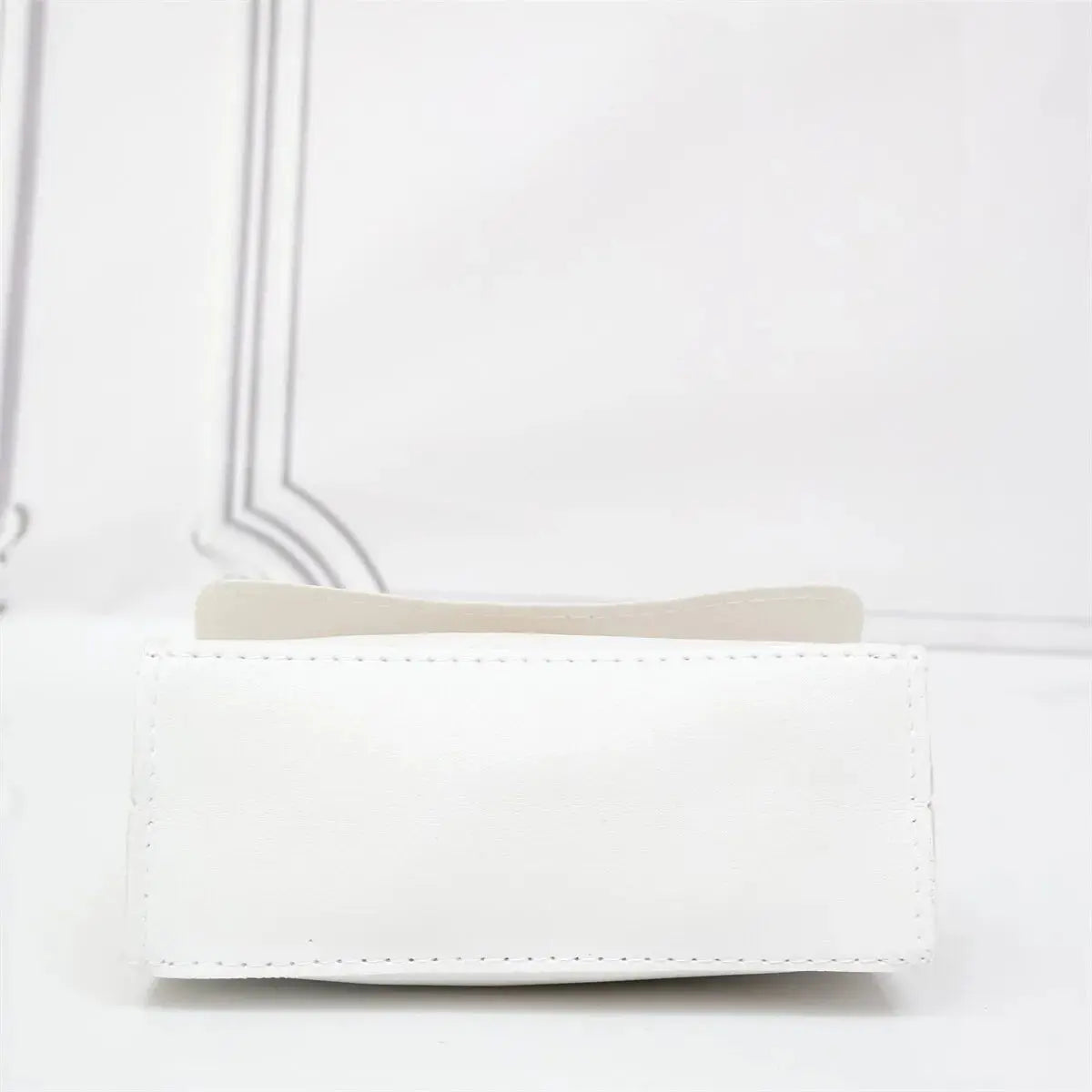 ELEGANCE TOUCH | STRUCTURED CROSSBODY BAG WITH SCARF HANDLE