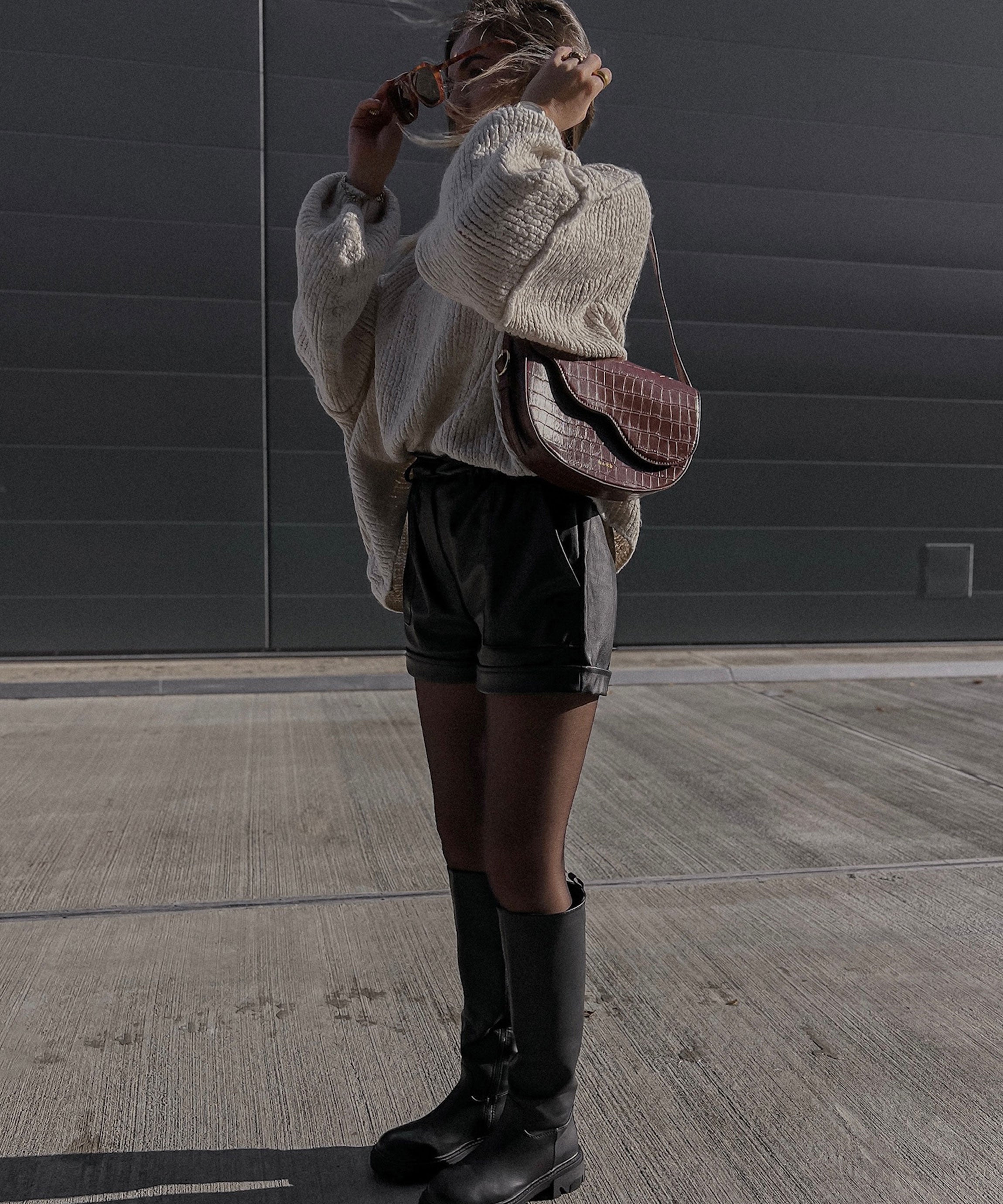 OVERSIZED WOOL TURTLENECK PULLOVER