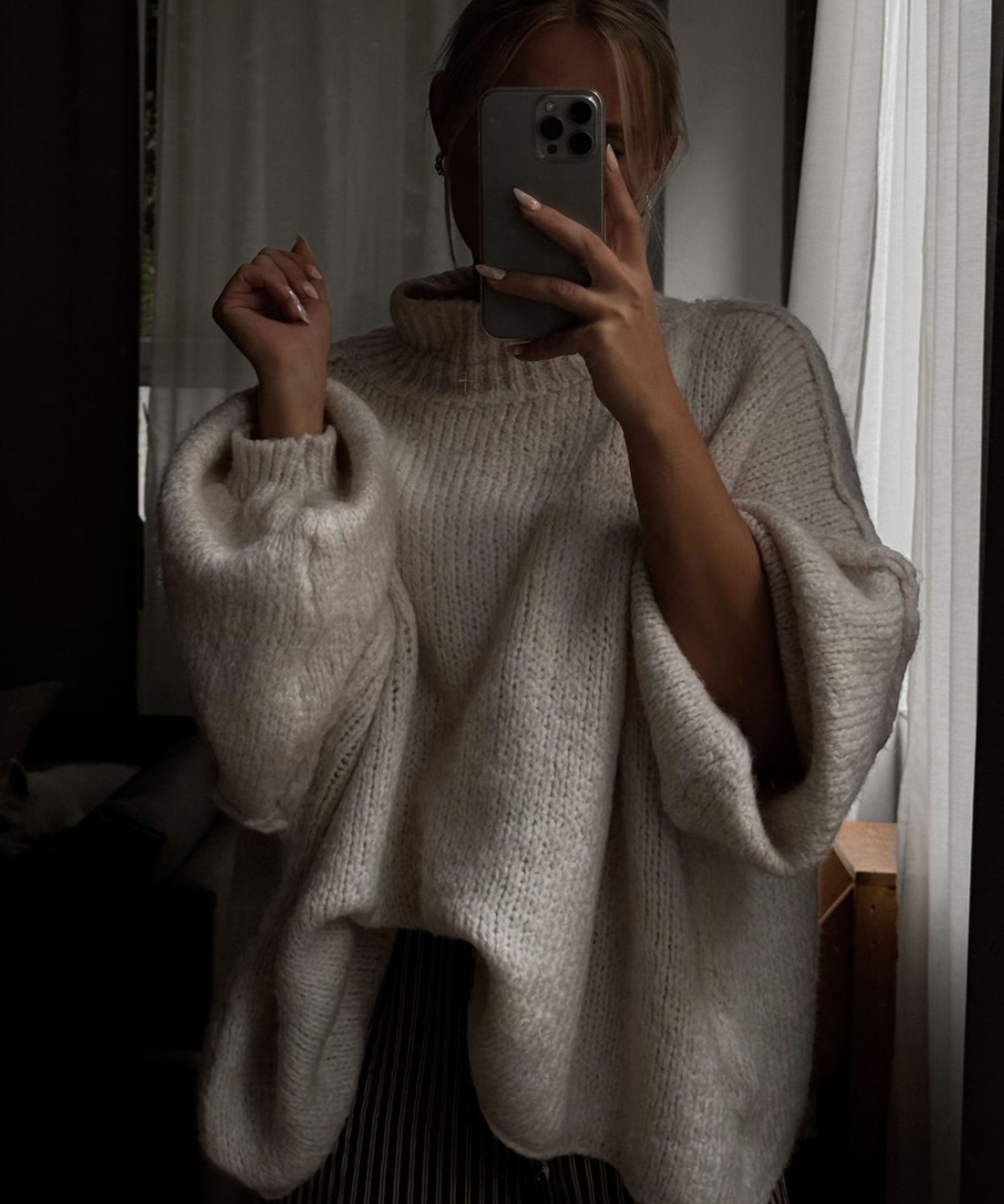 OVERSIZED WOOL TURTLENECK PULLOVER