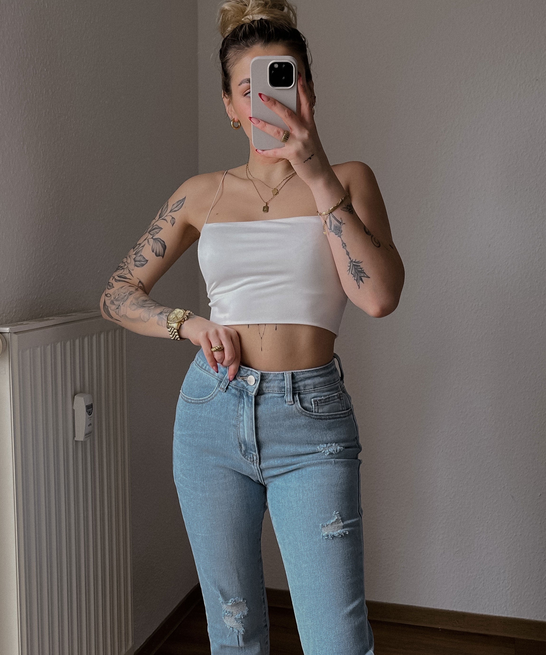 URBAN EDGE | DISTRESSED STRAIGHT LEG JEANS
