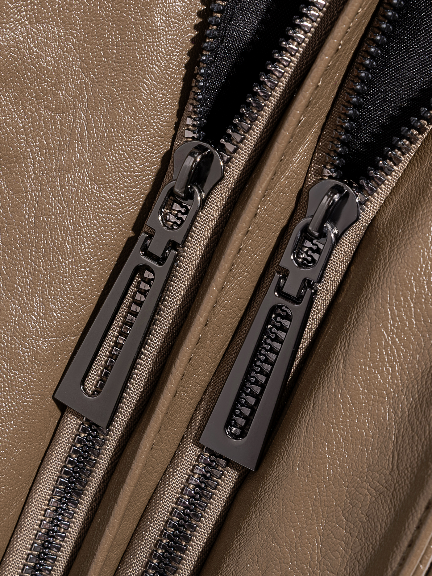 EVERYDAY ELEGANCE | BLACK LEATHER TOTE BAG