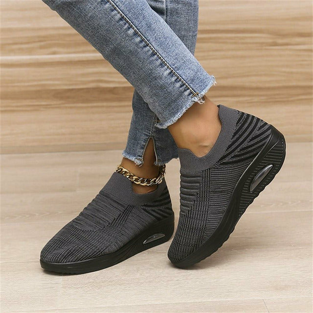 WOMEN’S WALKING SNEAKERS | COMFORTABLE SLIP-ON PLATFORM FIT