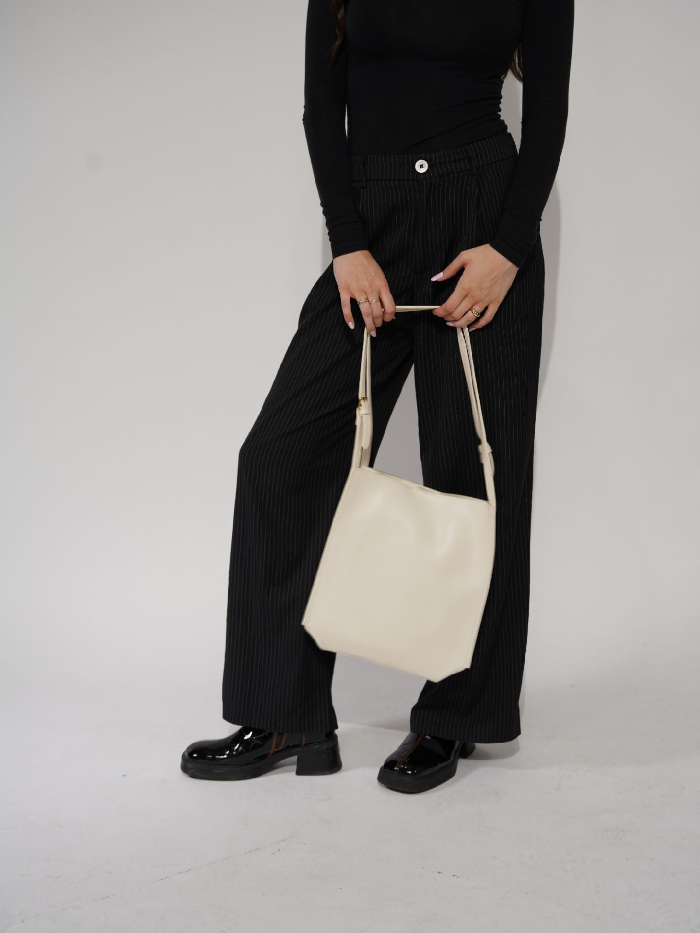 HANDBAG | MINIMALIST LEATHER SHOULDER BAG