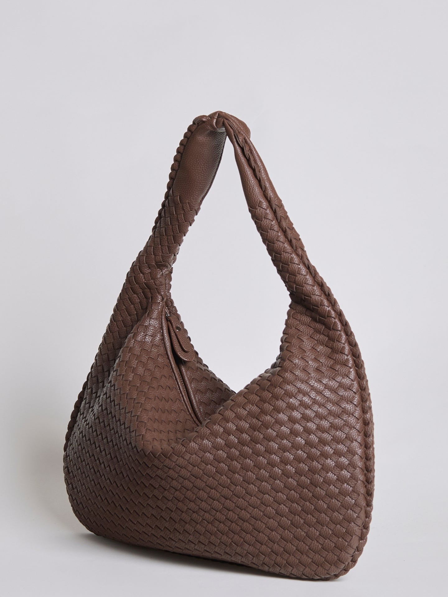 HANDBAG | WOVEN LEATHER HOBO BAG WITH SOFT STRUCTURE