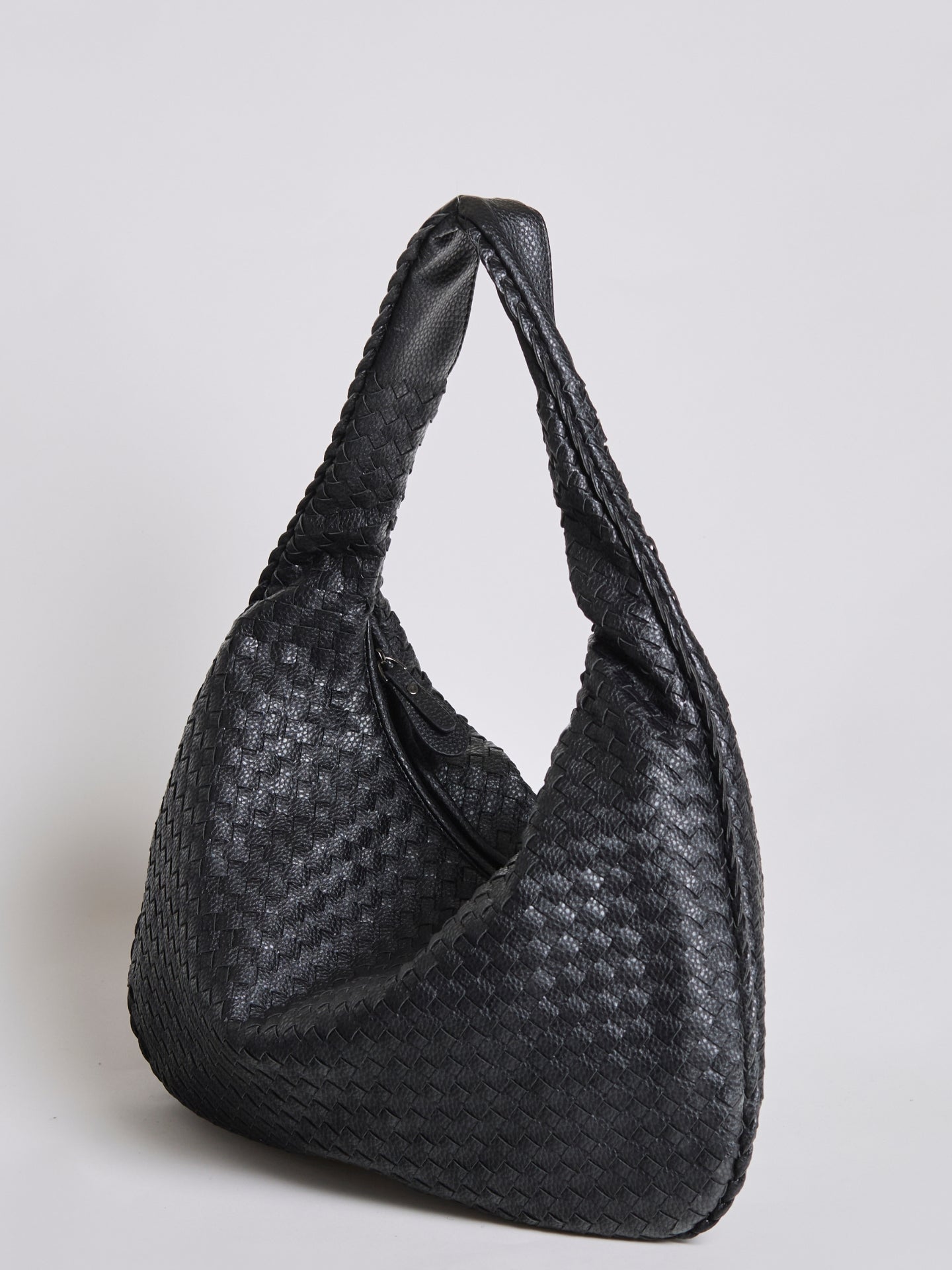 HANDBAG | WOVEN LEATHER HOBO BAG WITH SOFT STRUCTURE