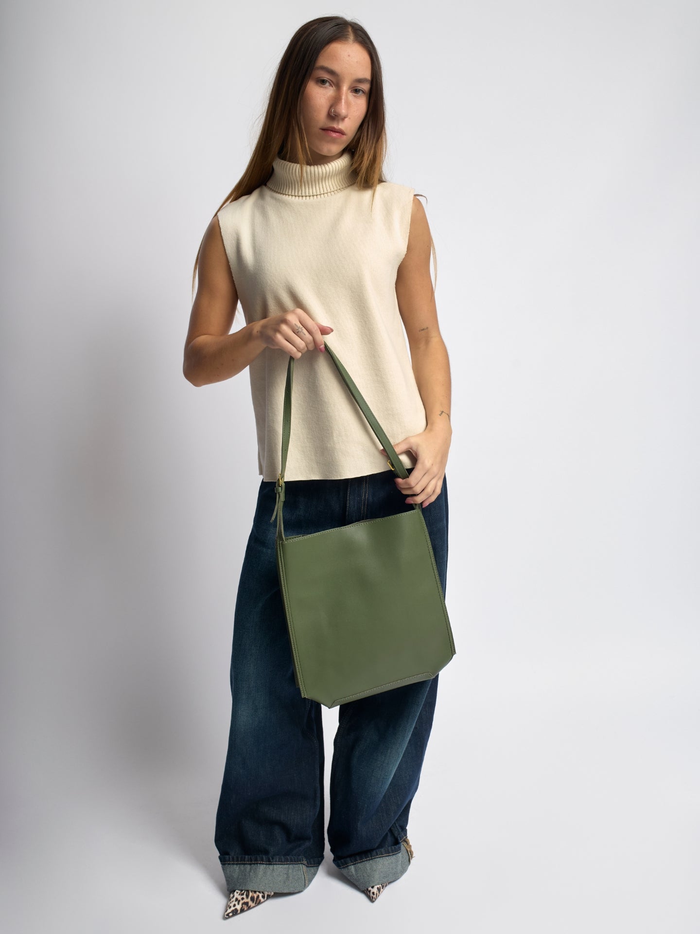 HANDBAG | MINIMALIST LEATHER SHOULDER BAG