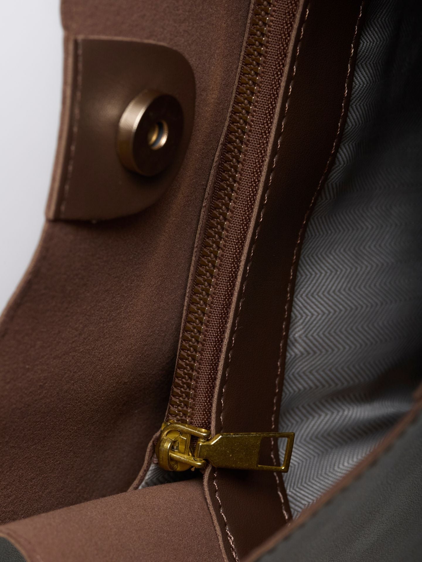 HANDBAG | MINIMALIST LEATHER SHOULDER BAG