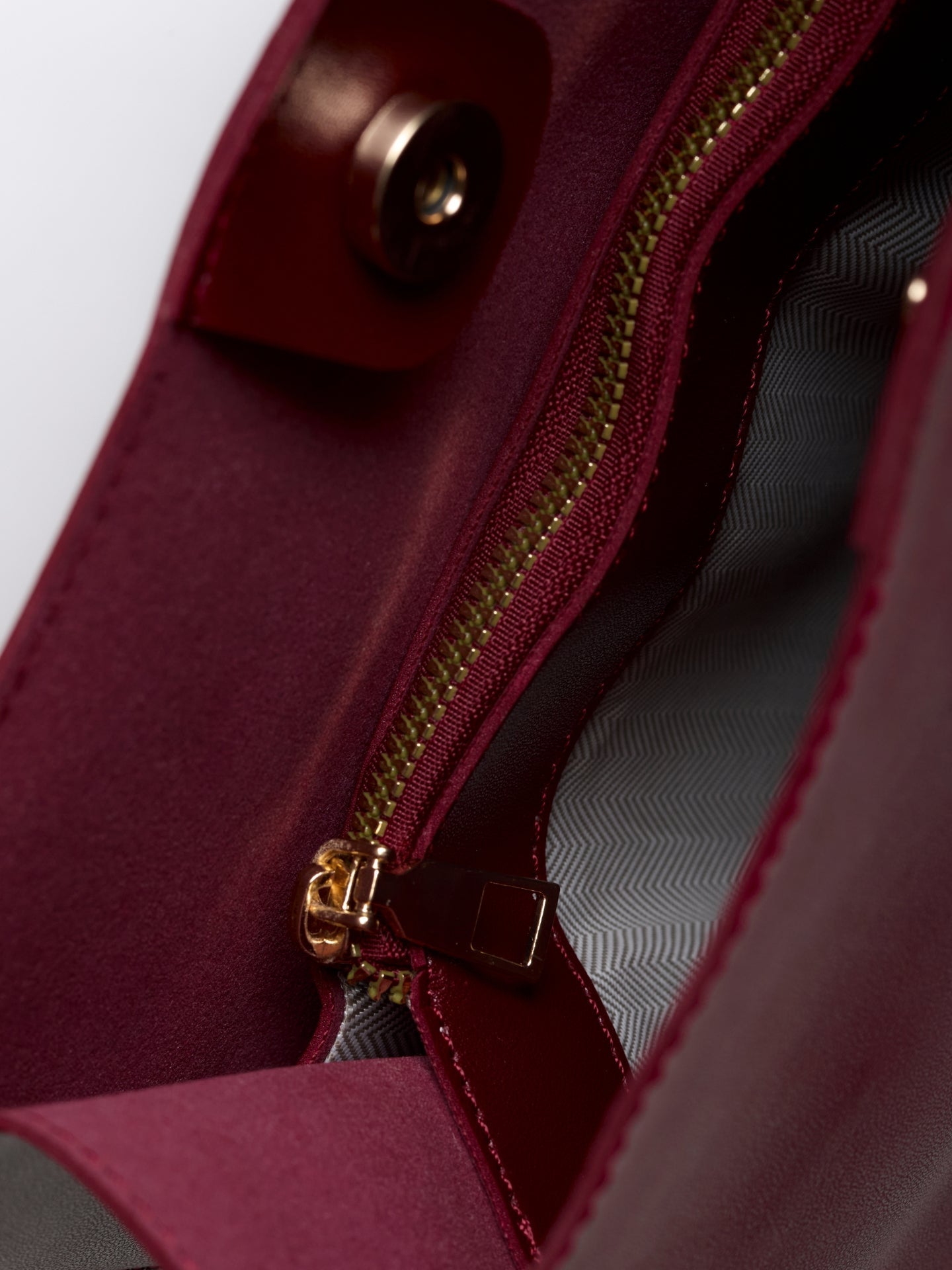 HANDBAG | MINIMALIST LEATHER SHOULDER BAG