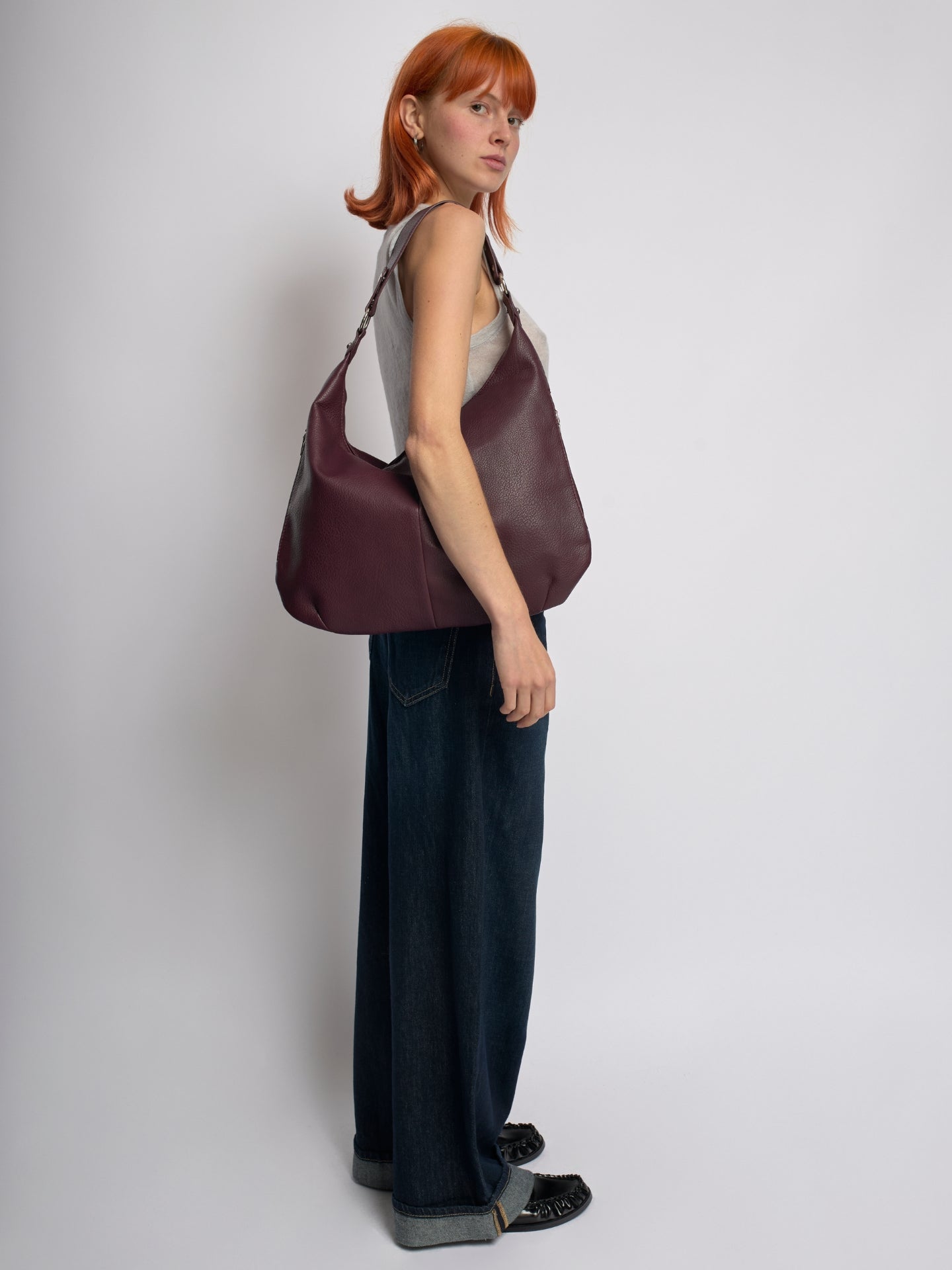 HANDBAG | SOFT LEATHER HOBO BAG WITH METAL RING DETAILS