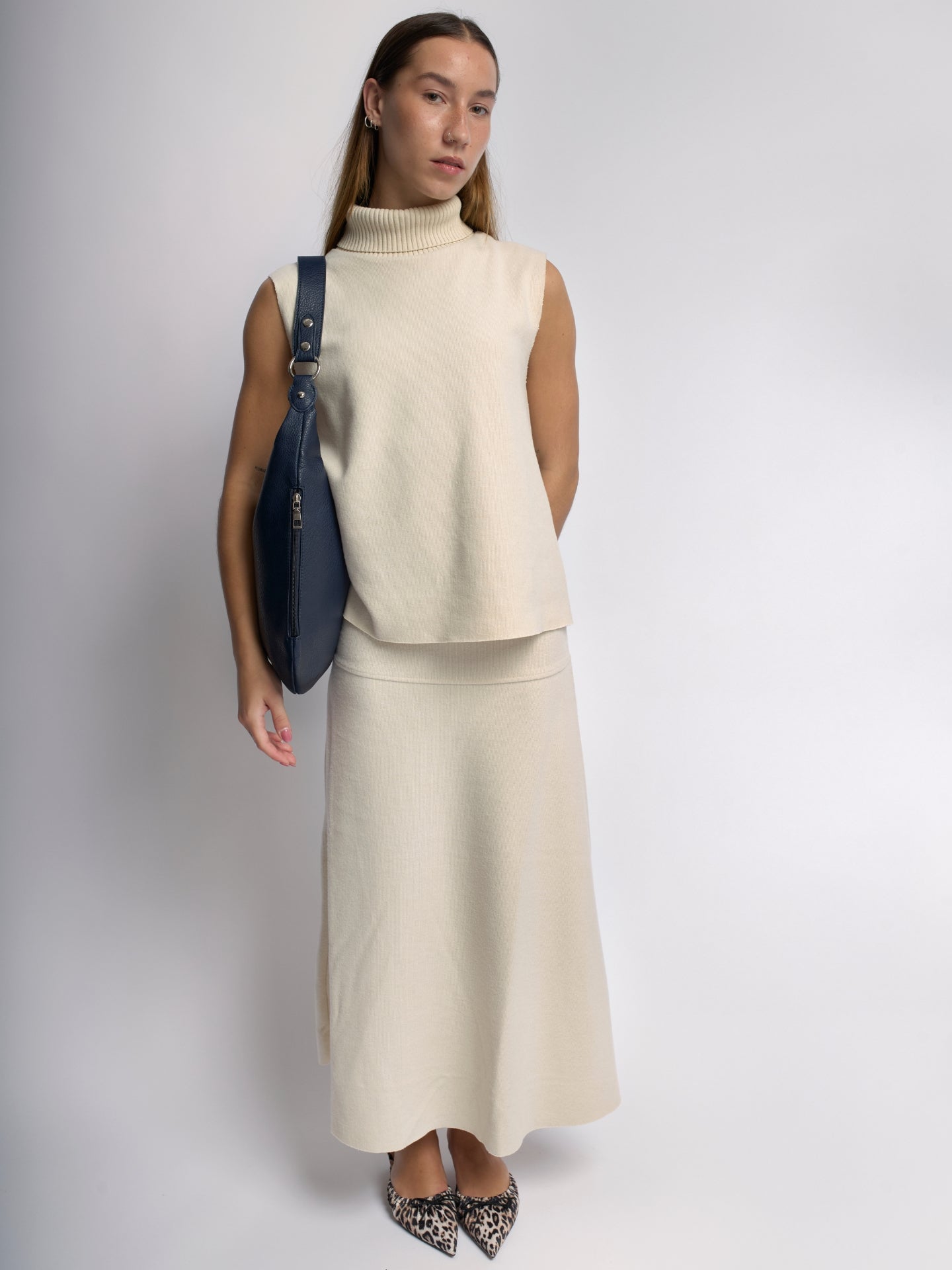 HANDBAG | SOFT LEATHER HOBO BAG WITH METAL RING DETAILS