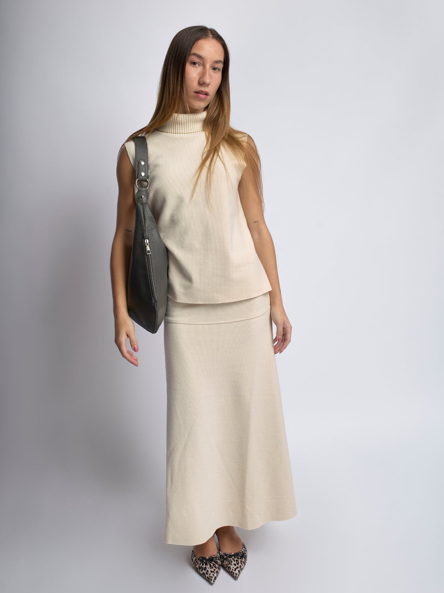 HANDBAG | SOFT LEATHER HOBO BAG WITH METAL RING DETAILS