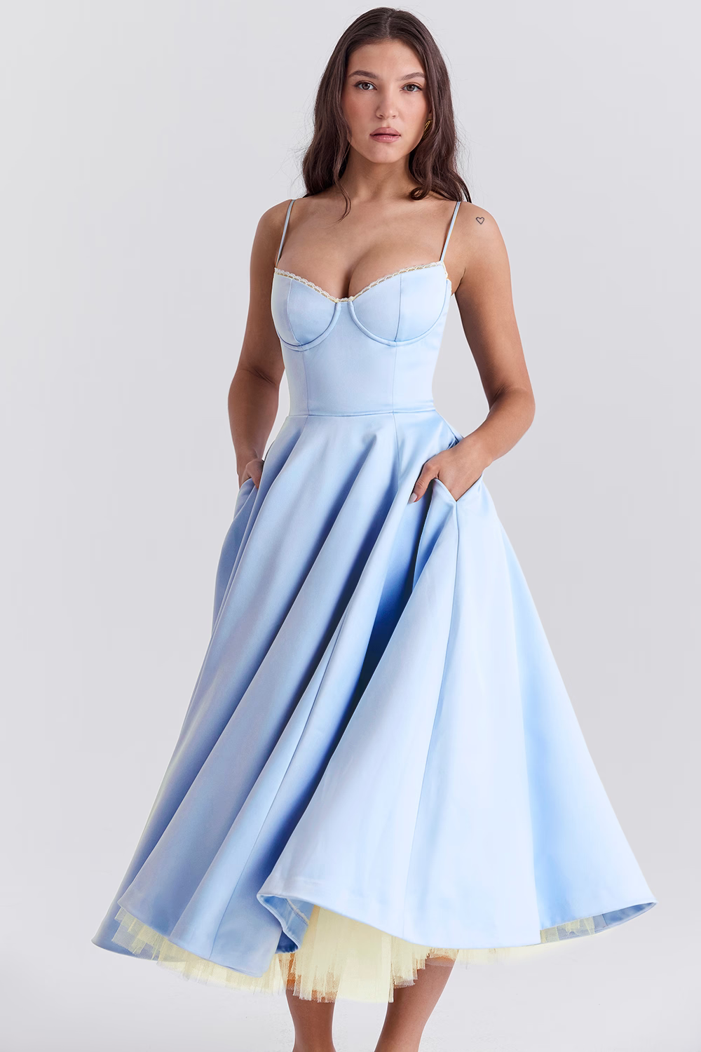 WEDDING GUEST DRESS | FLARED DESIGN & BUSTIER FIT