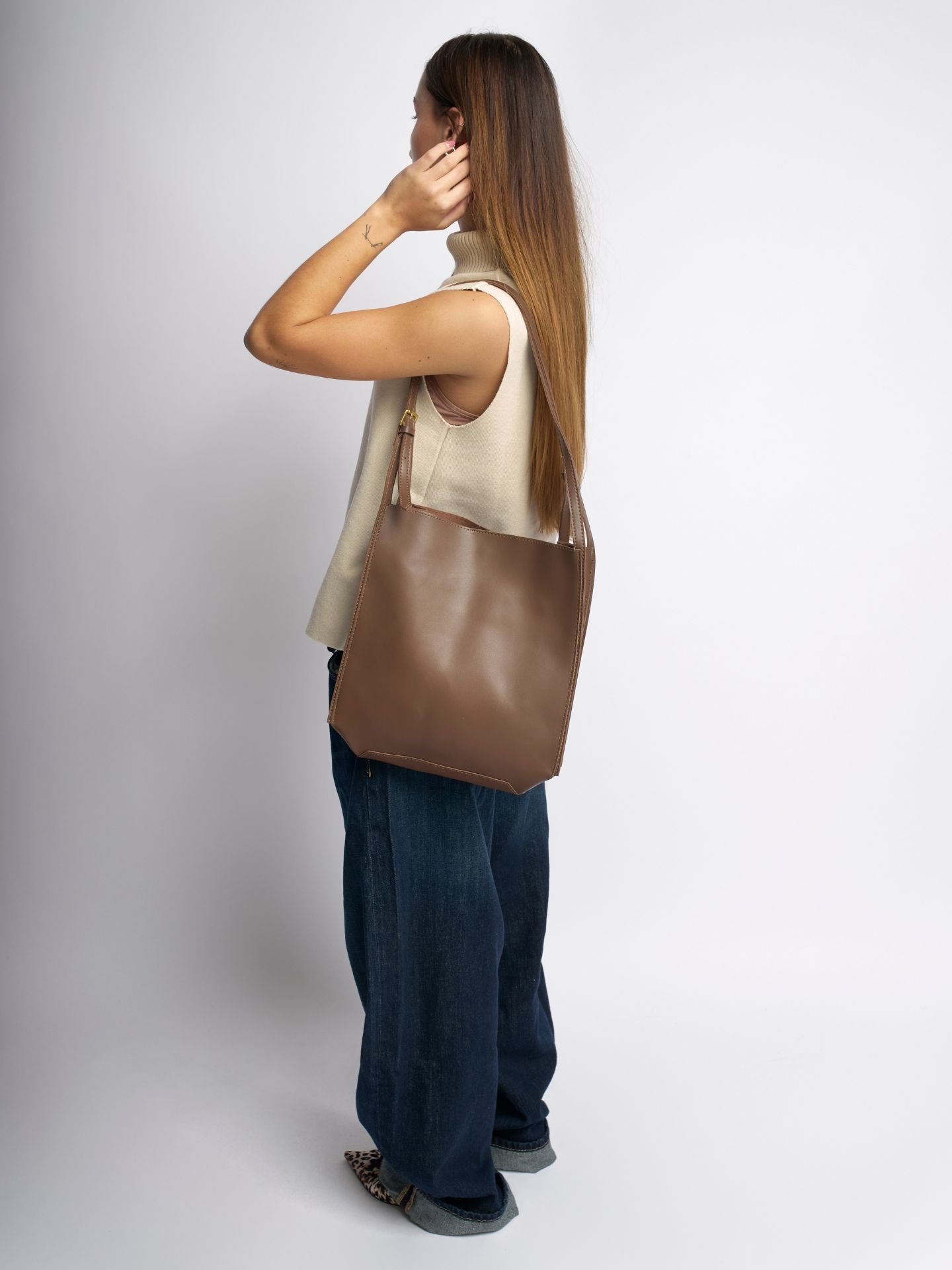 HANDBAG | MINIMALIST LEATHER SHOULDER BAG