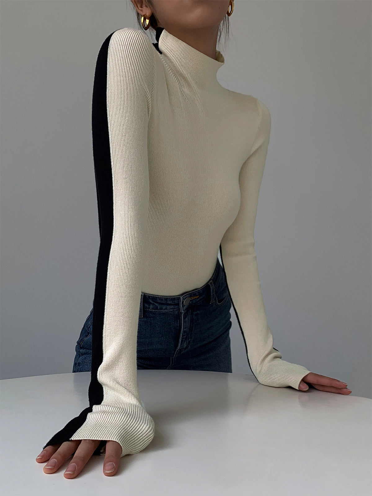 TWO TONE LONG SLEEVE KNITTED TOP