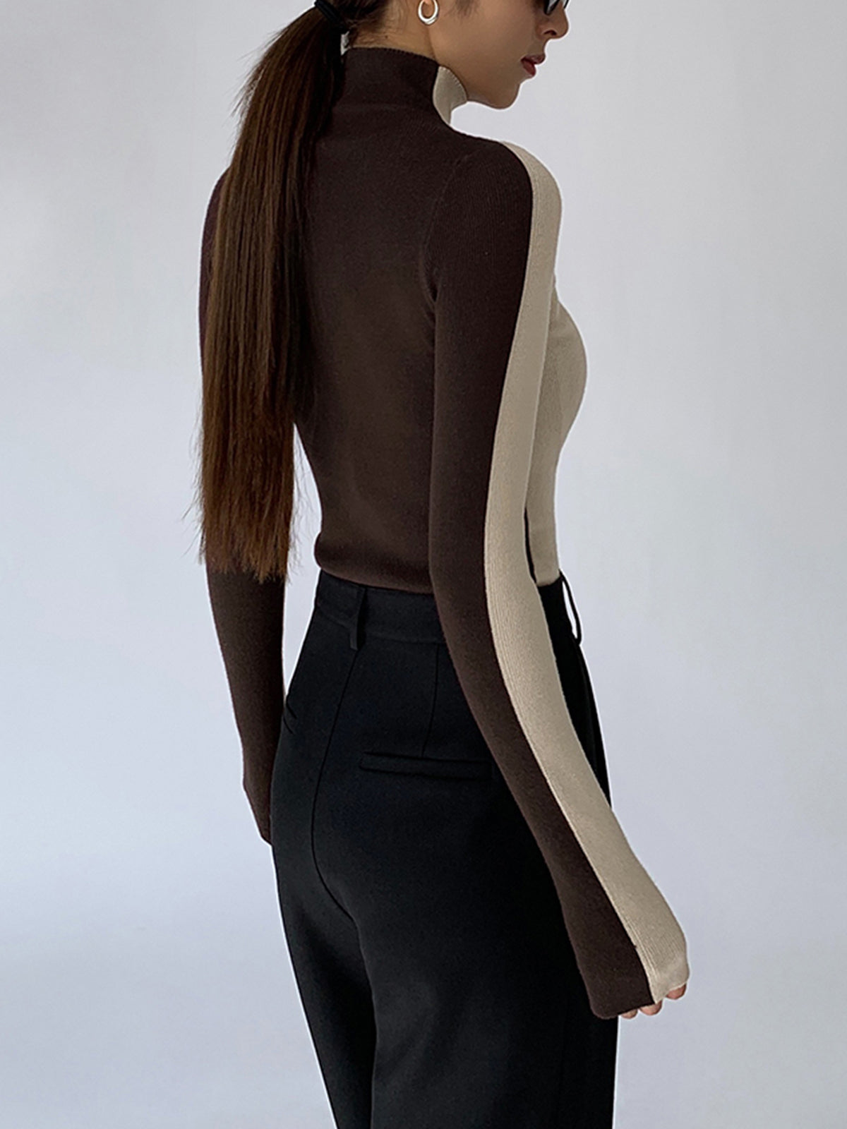 TWO TONE LONG SLEEVE KNITTED TOP