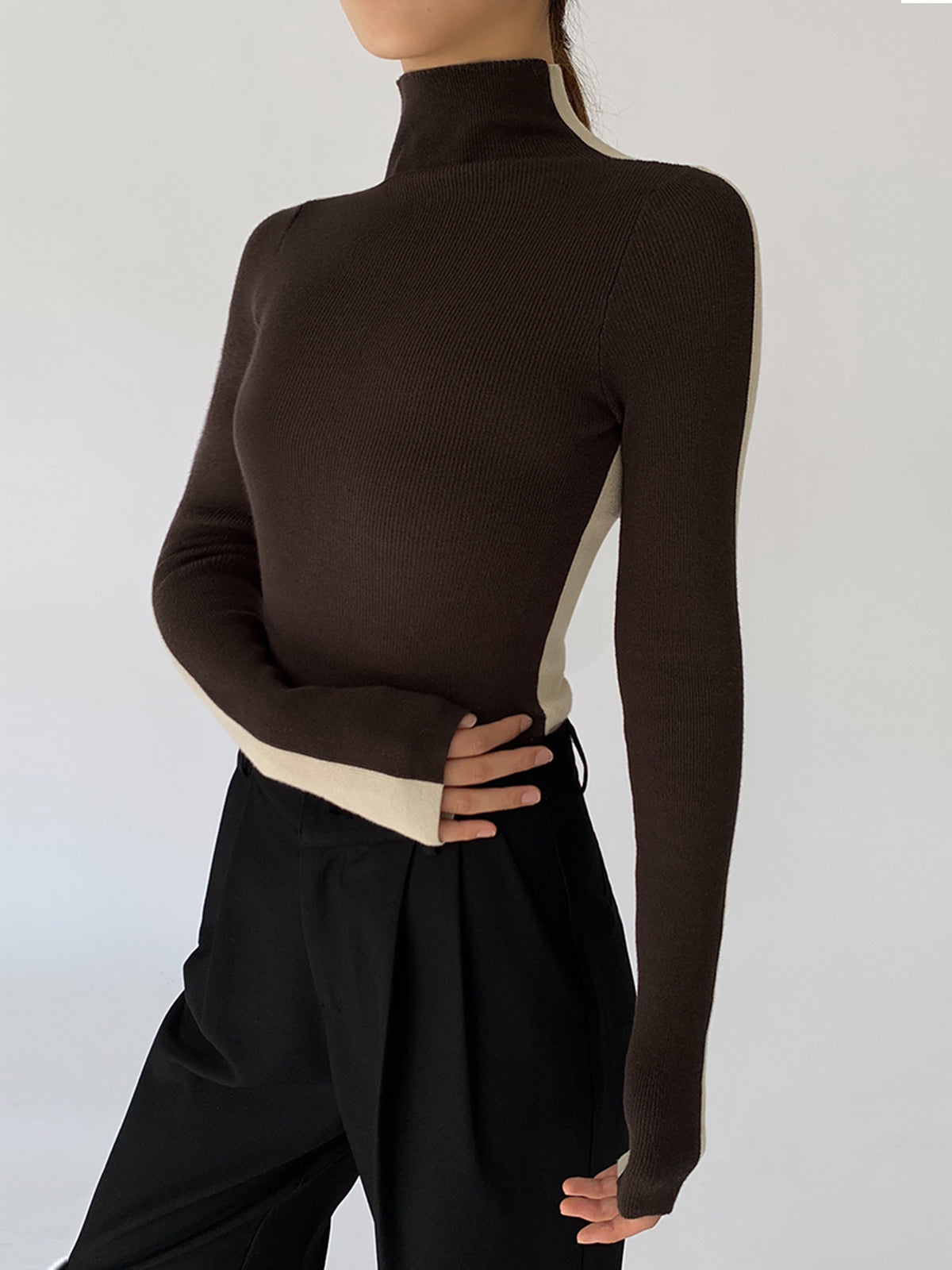 TWO TONE LONG SLEEVE KNITTED TOP