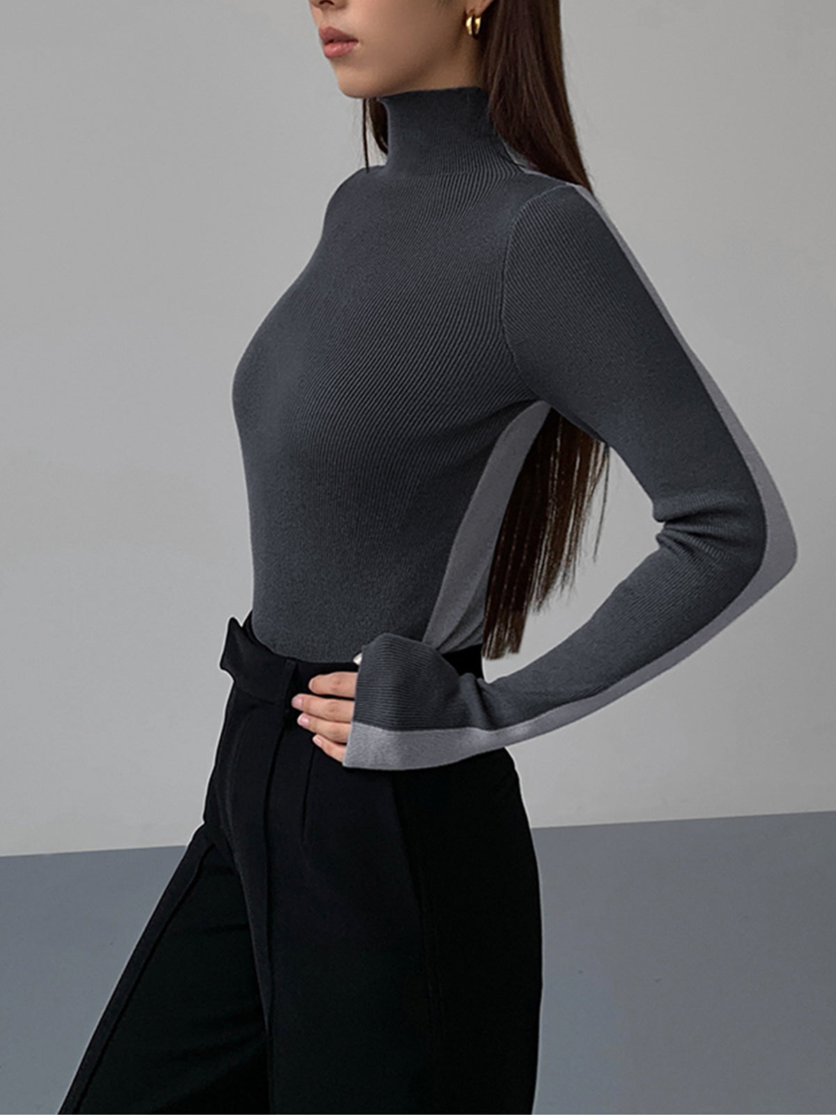 TWO TONE LONG SLEEVE KNITTED TOP