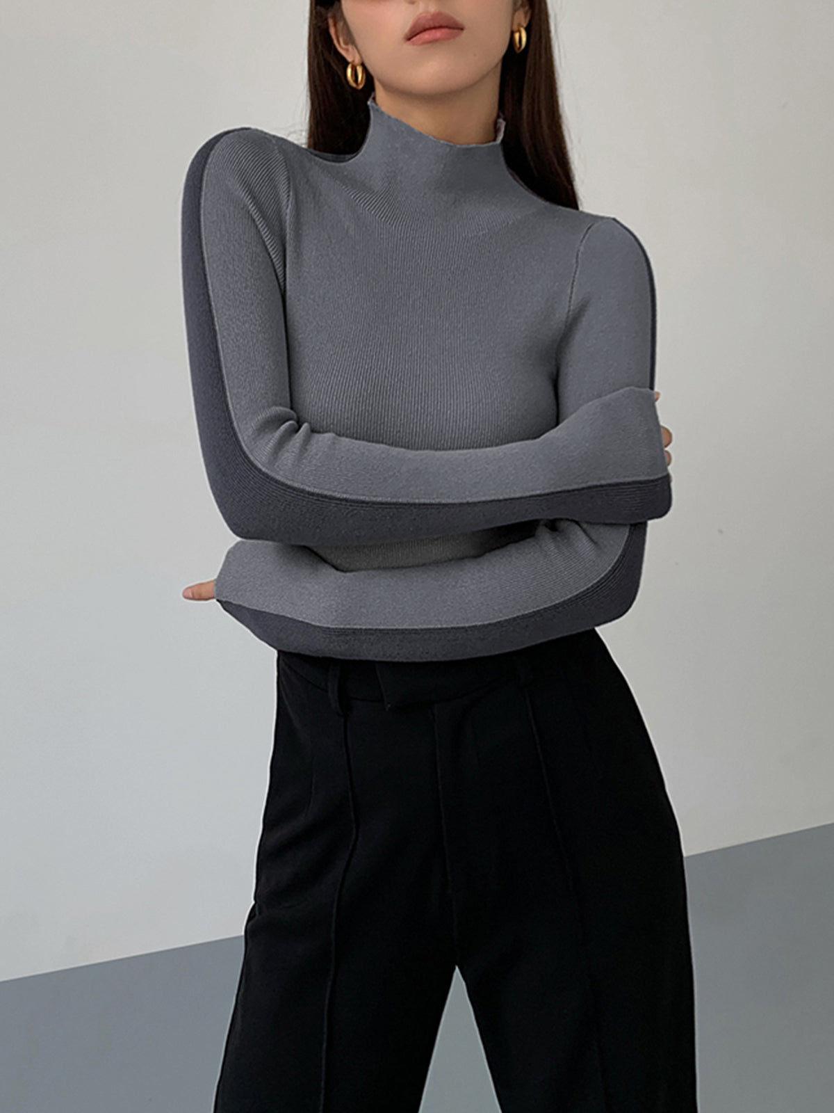 TWO TONE LONG SLEEVE KNITTED TOP