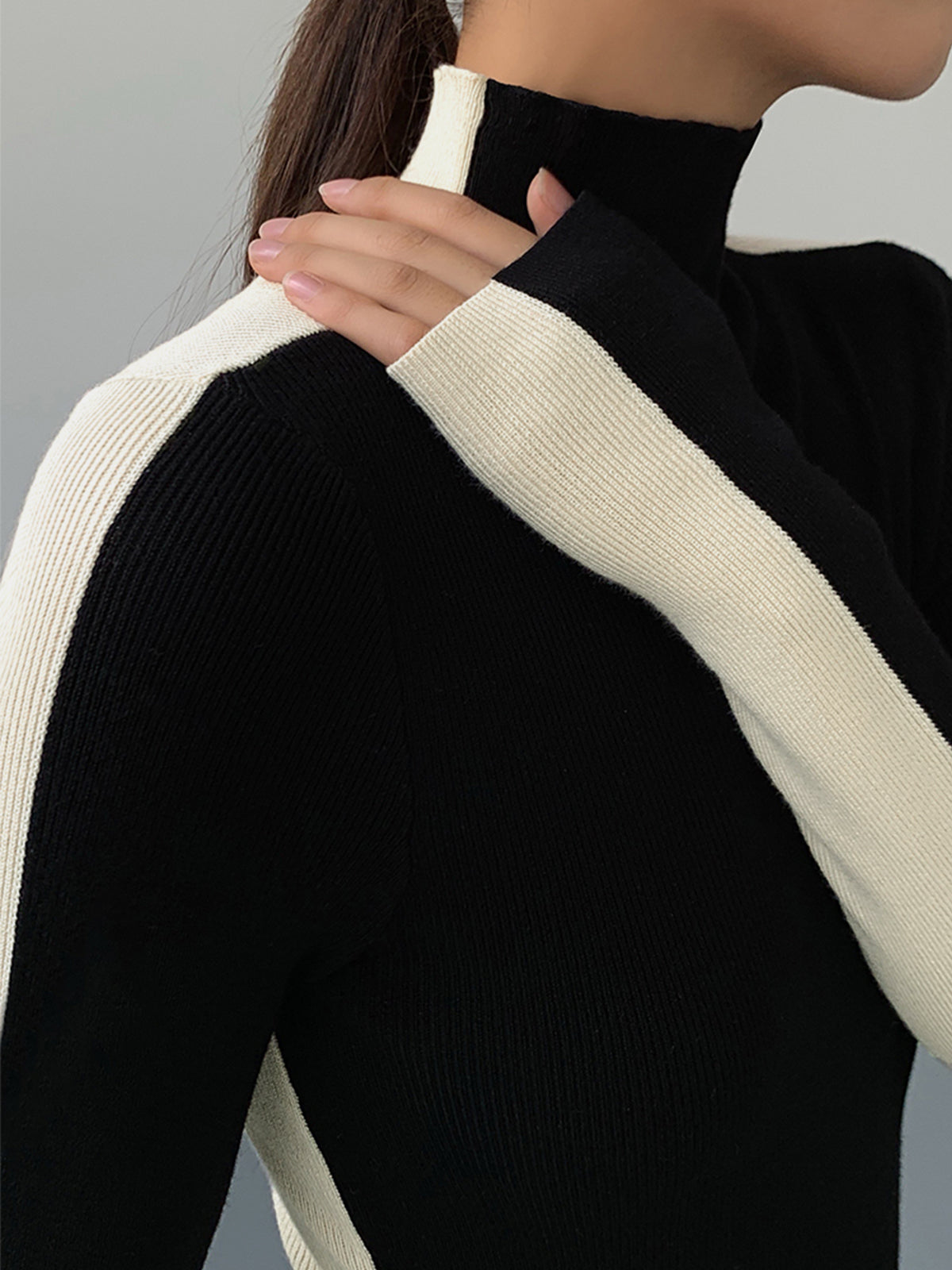 TWO TONE LONG SLEEVE KNITTED TOP