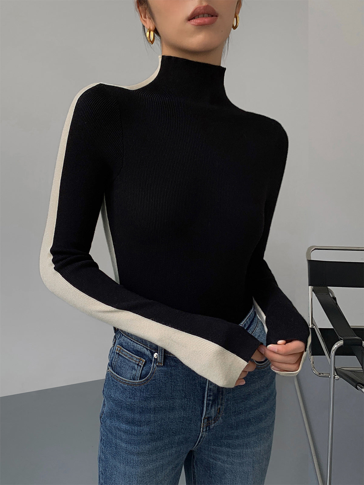 TWO TONE LONG SLEEVE KNITTED TOP