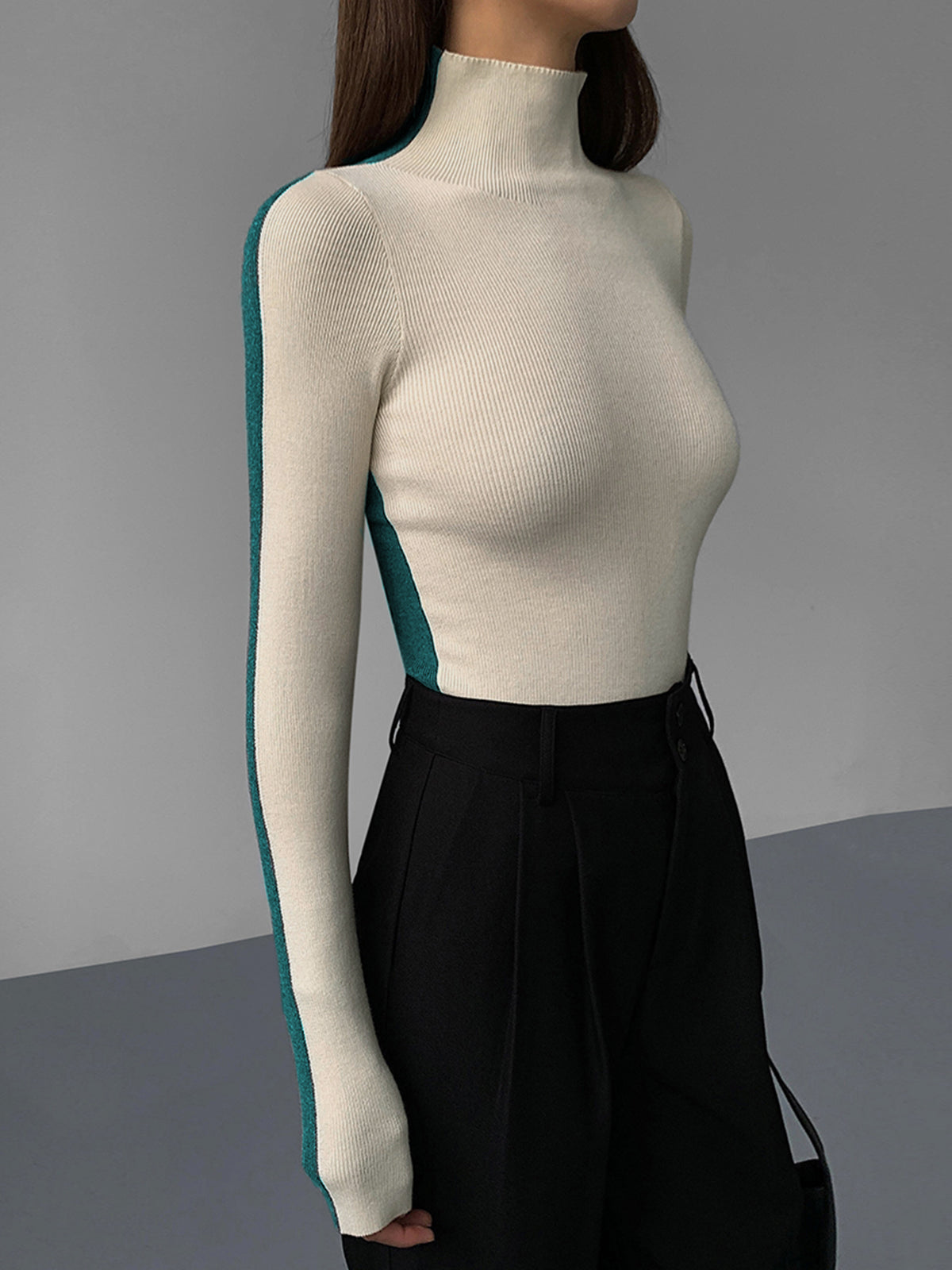 TWO TONE LONG SLEEVE KNITTED TOP