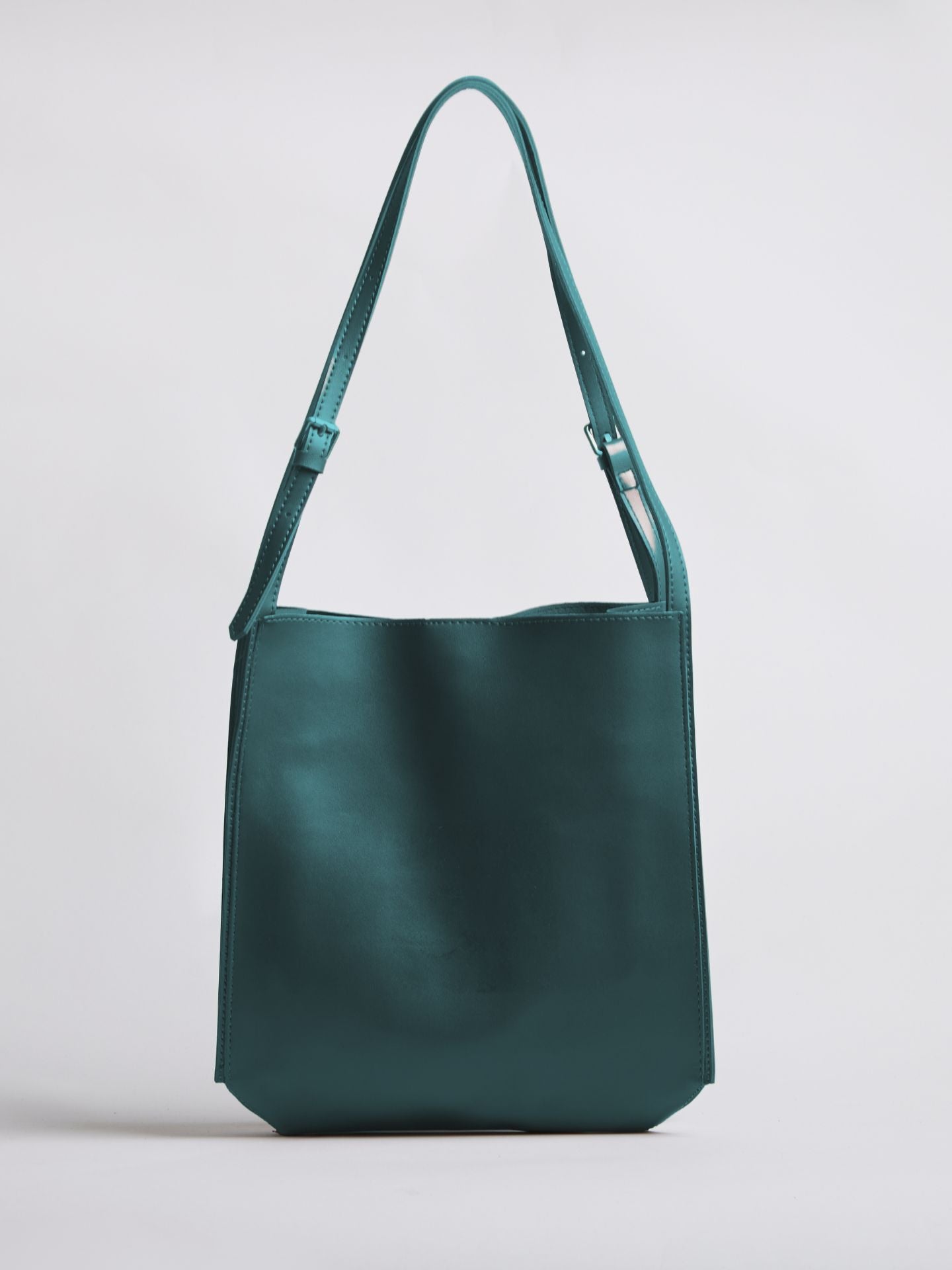 HANDBAG | MINIMALIST LEATHER SHOULDER BAG