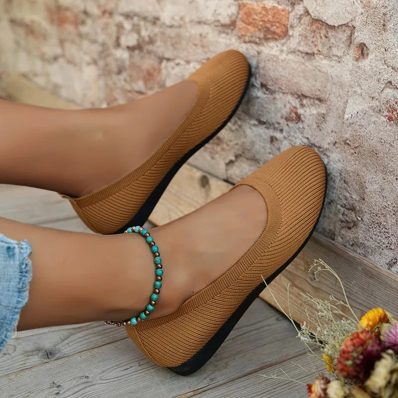 LOW HEEL FLAT SHOES | MODERN SLIP-ON SILHOUETTE