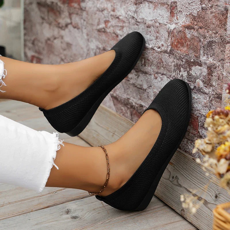 LOW HEEL FLAT SHOES | MODERN SLIP-ON SILHOUETTE