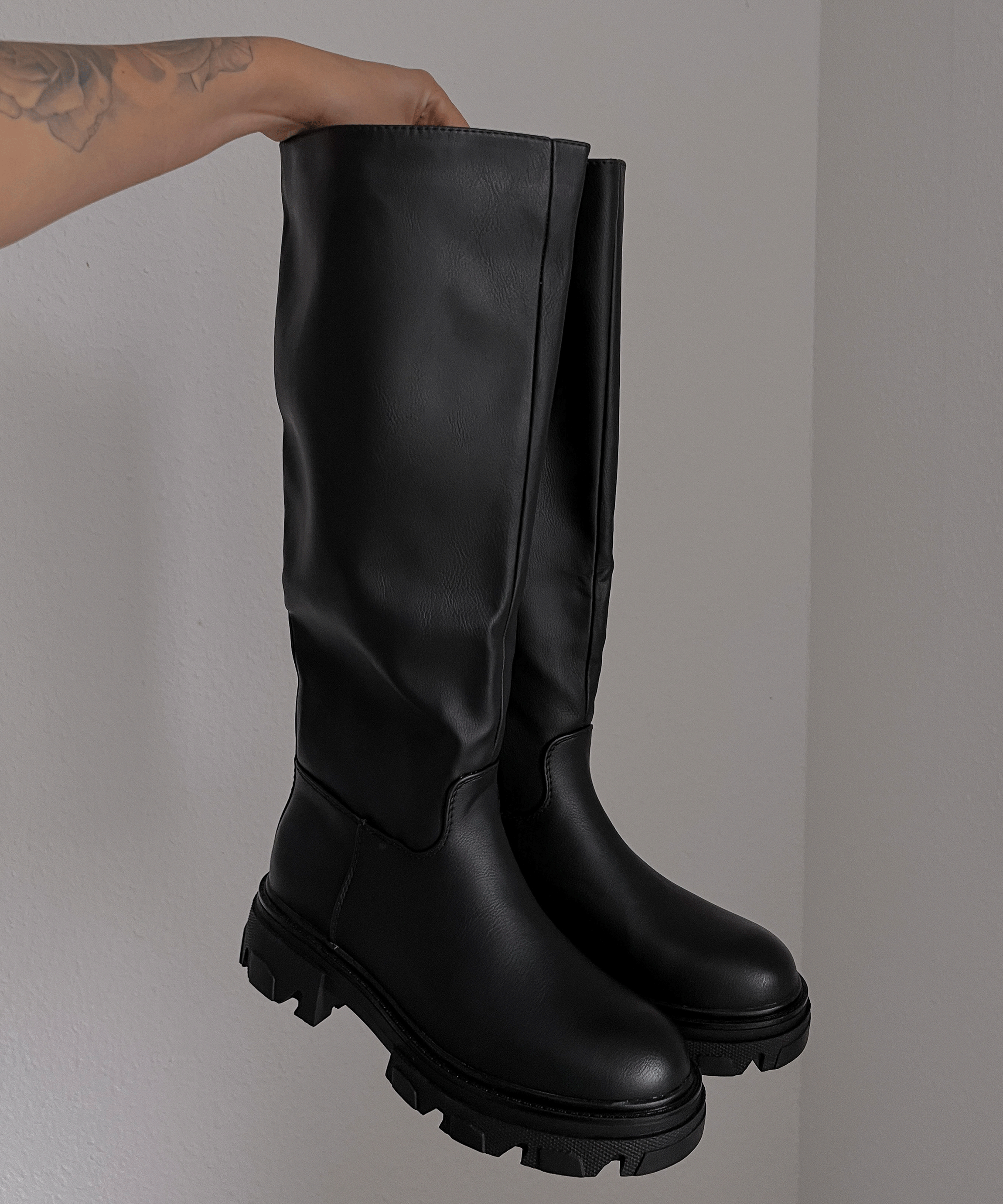 KNEE HIGH BOOTS | CHUNKY SOLE LEATHER LOOK BOOTS