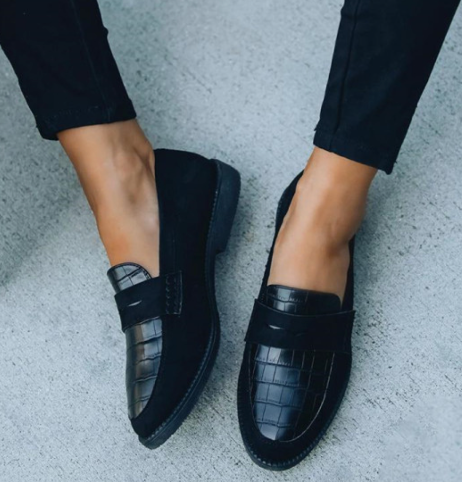 WOMEN’S BLACK LOAFERS | MODERN SLIP-ON FLAT SHOES