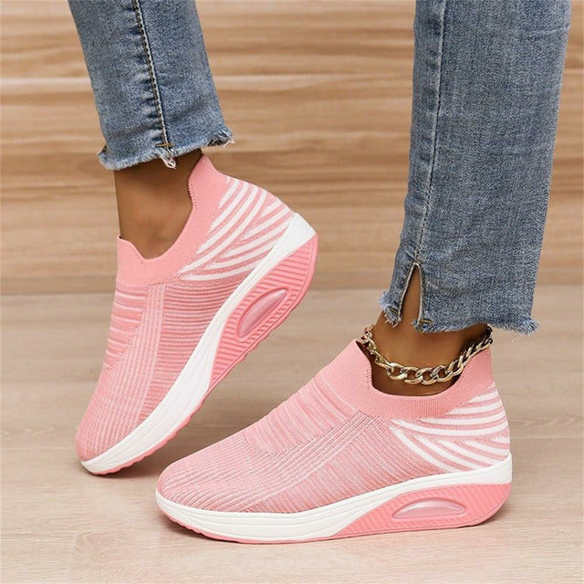 WOMEN’S WALKING SNEAKERS | COMFORTABLE SLIP-ON PLATFORM FIT